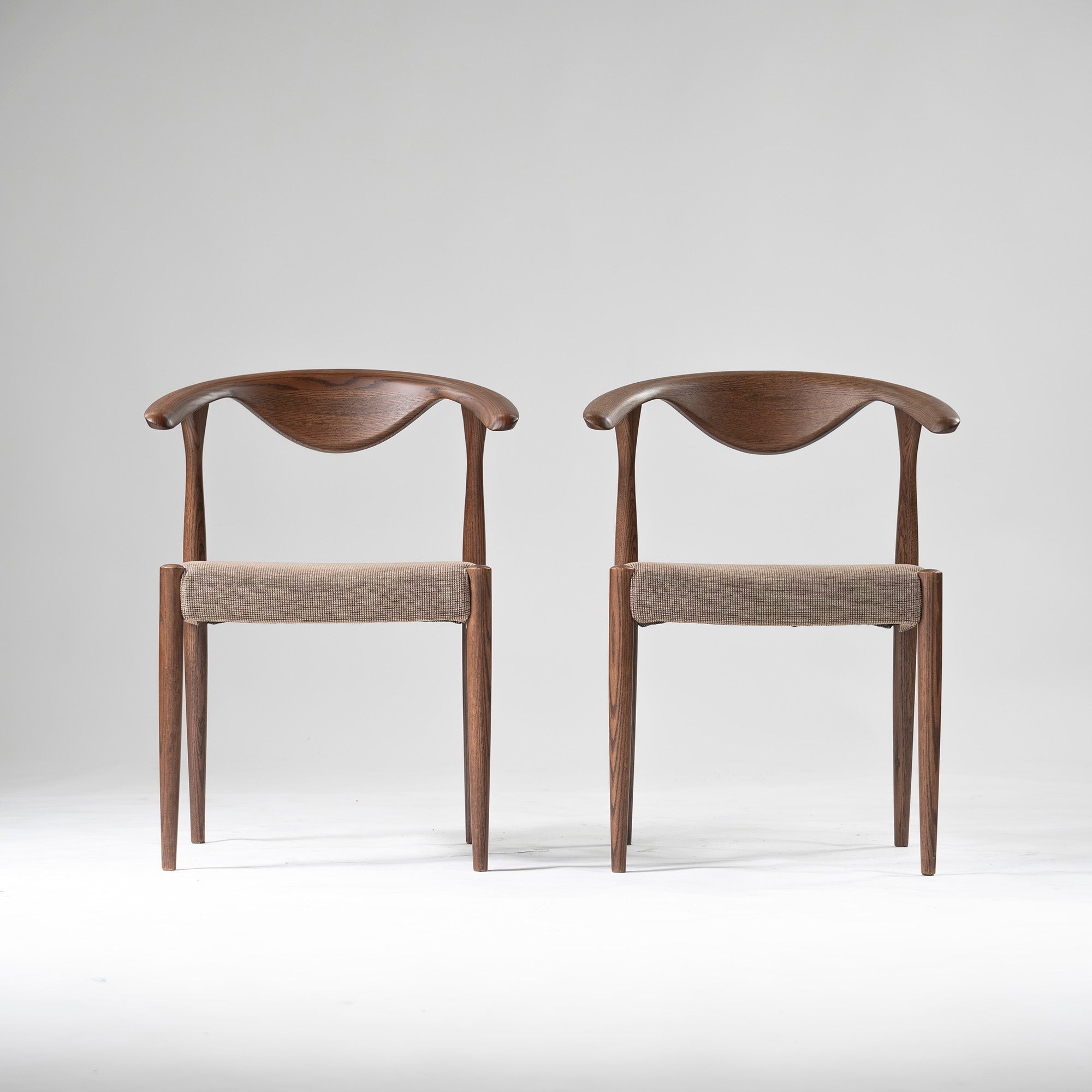 Set of 2 dining chairs by Kashiwa Mokko Rit, oak wood, covered, natural modern, Japanese modern, half arm chair