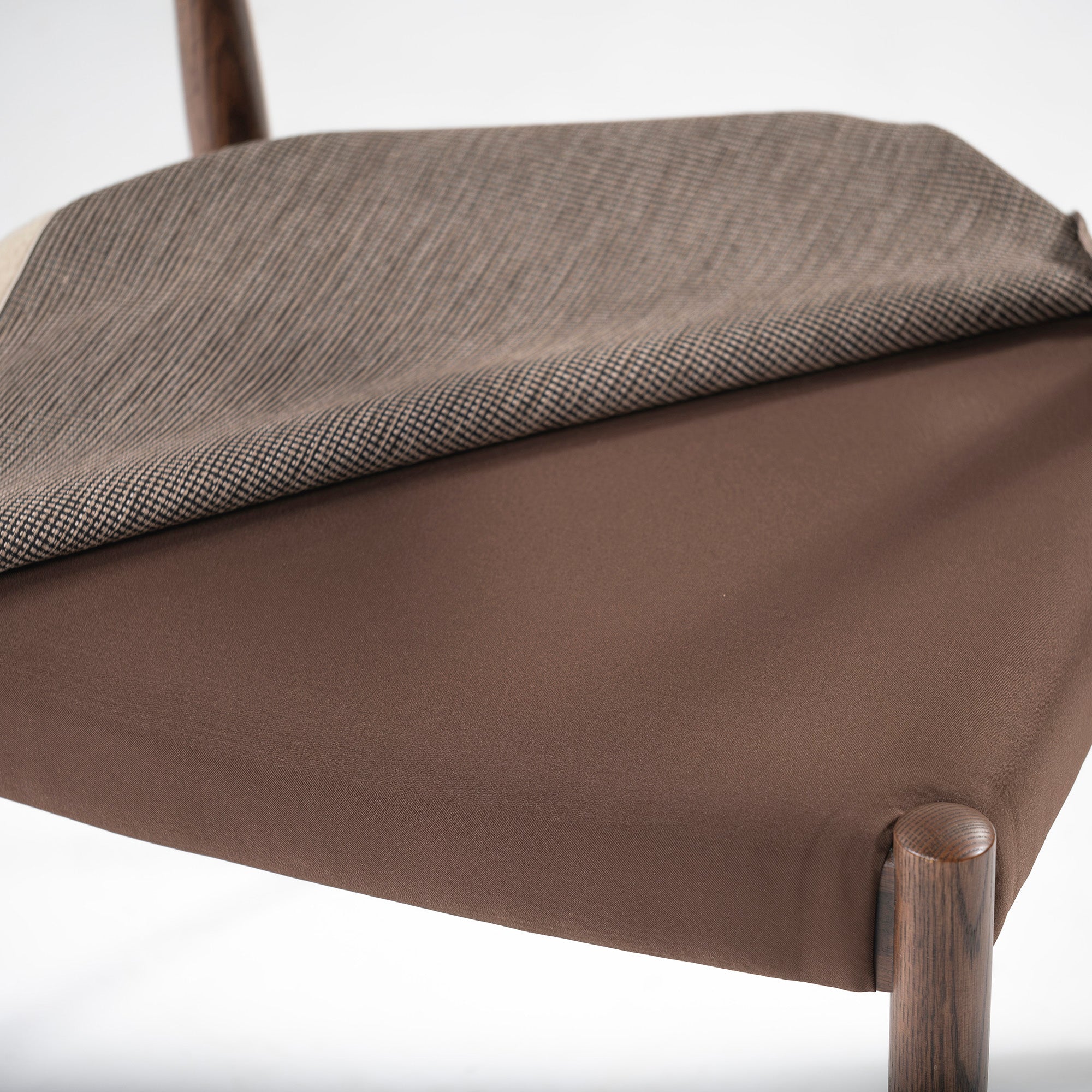 Set of 2 dining chairs by Kashiwa Mokko Rit, oak wood, covered, natural modern, Japanese modern, half arm chair