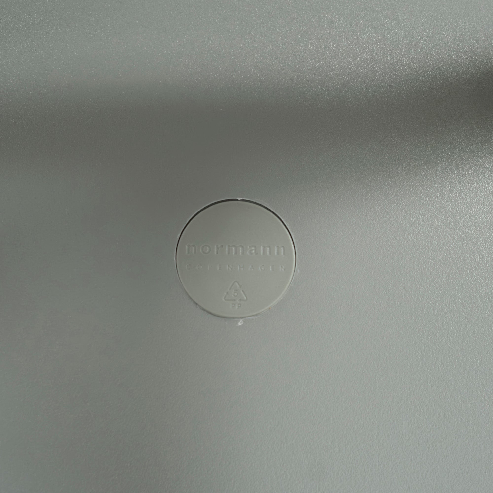 ダイニングチェア Normann Copenhagen ノーマンコペンハーゲン フォームチェア グレー(1) シェルチェア 北欧モダン