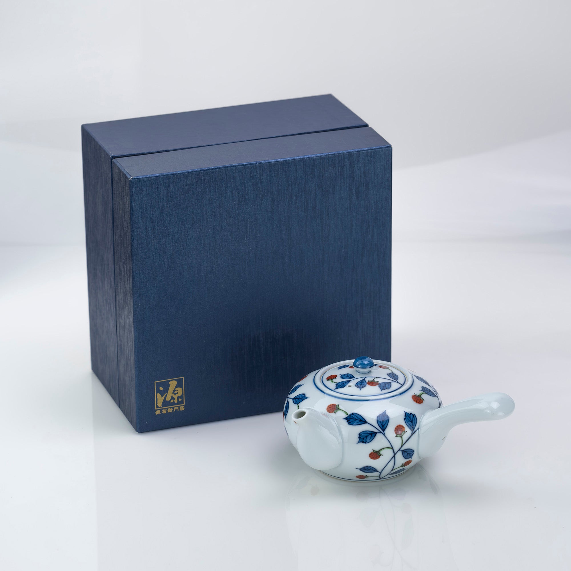 Gen'emon Kiln Somenkin Strawberry Painting Teapot Arita Ware