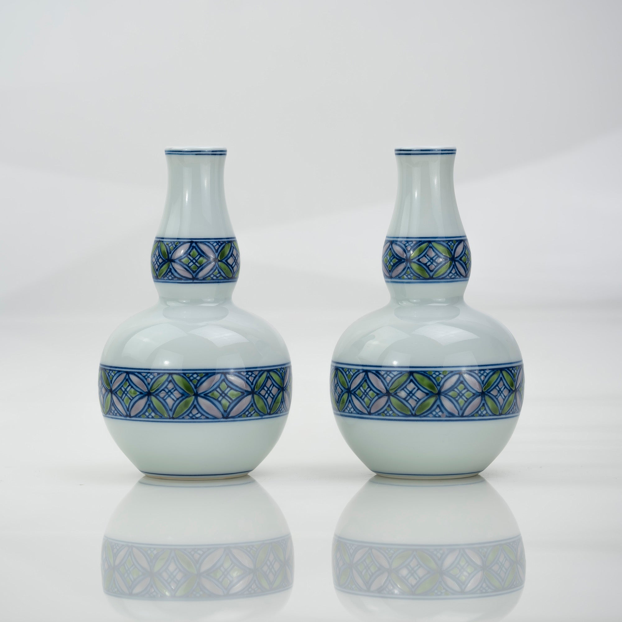 Gen'emon Kiln, Somenishiki Shippo, Ring Pattern, 2 Sake Bottles, 3 Sake Cups, Arita Ware