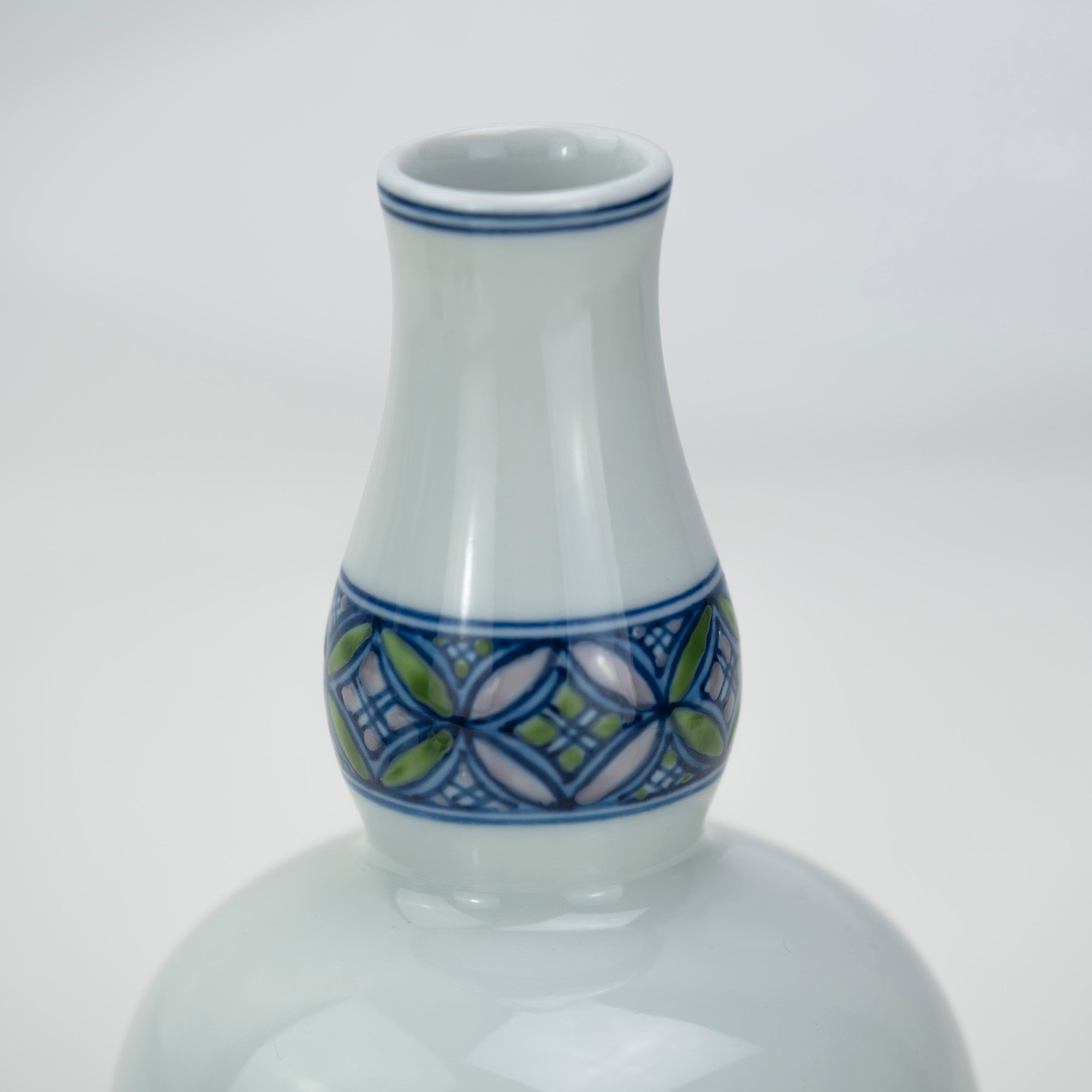 Gen'emon Kiln, Somenishiki Shippo, Ring Pattern, 2 Sake Bottles, 3 Sake Cups, Arita Ware