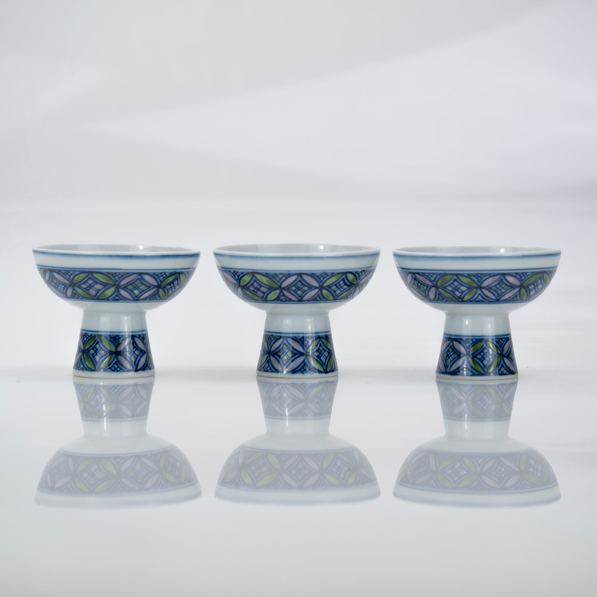 Gen'emon Kiln, Somenishiki Shippo, Ring Pattern, 2 Sake Bottles, 3 Sake Cups, Arita Ware