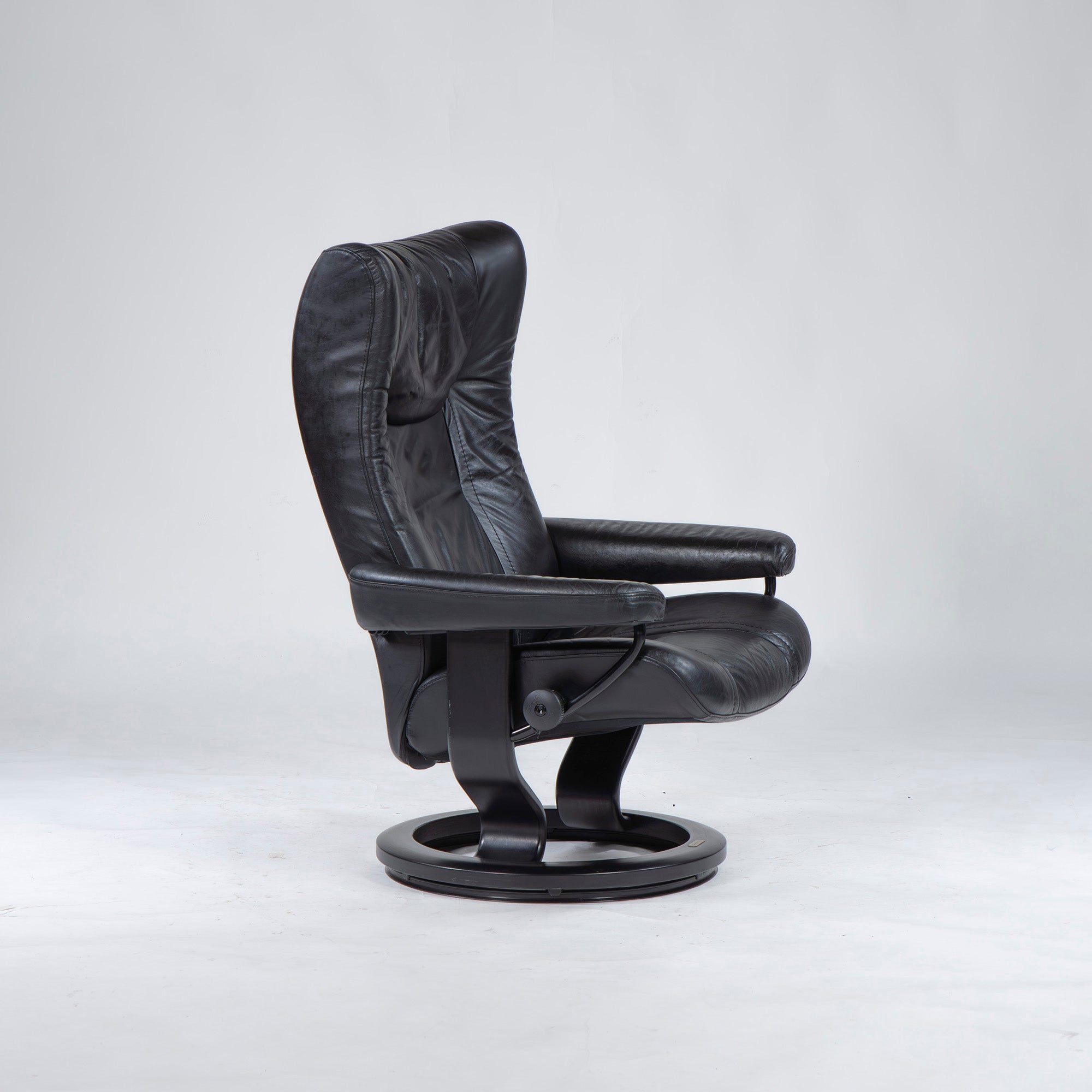 Reclining chair Ekornes Stressless Chair Wing Black x Black with ottoman Nordic modern