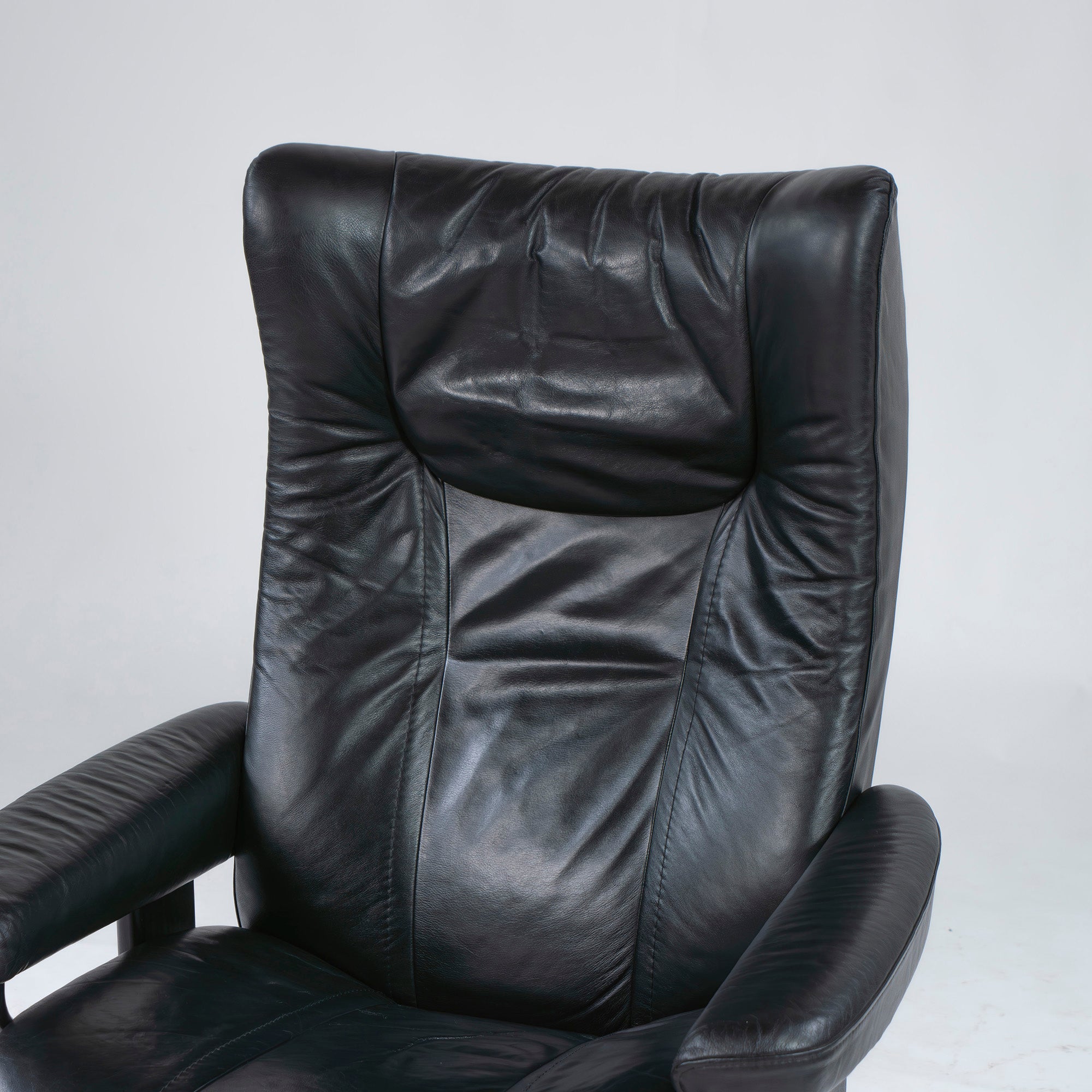 Reclining chair Ekornes Stressless Chair Wing Black x Black with ottoman Nordic modern