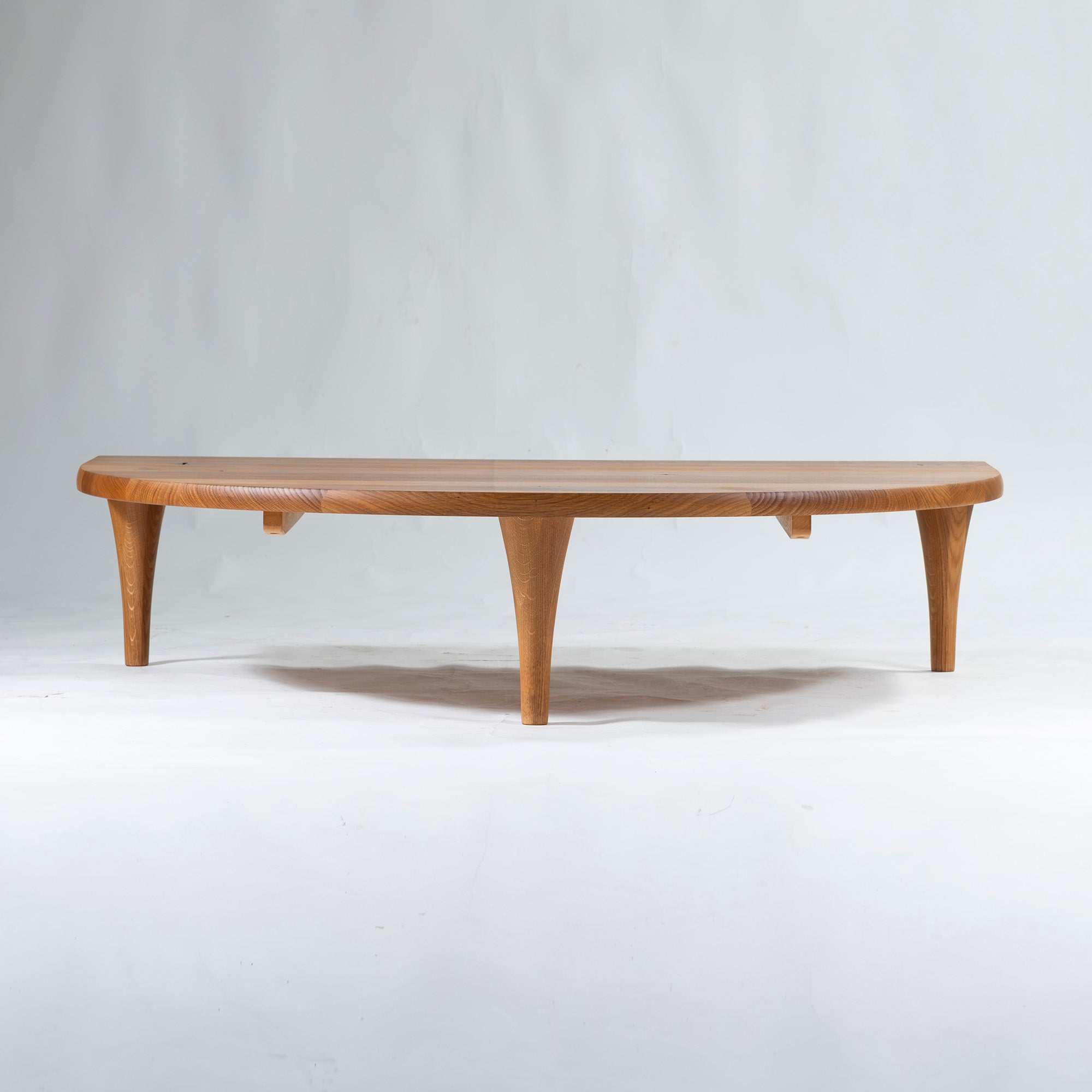 Center table Hida Sangyo Mori no Kotoba Semicircular living table W150 White oak solid wood Woodpecker Toshimitsu Sasaki Japanese modern Natural