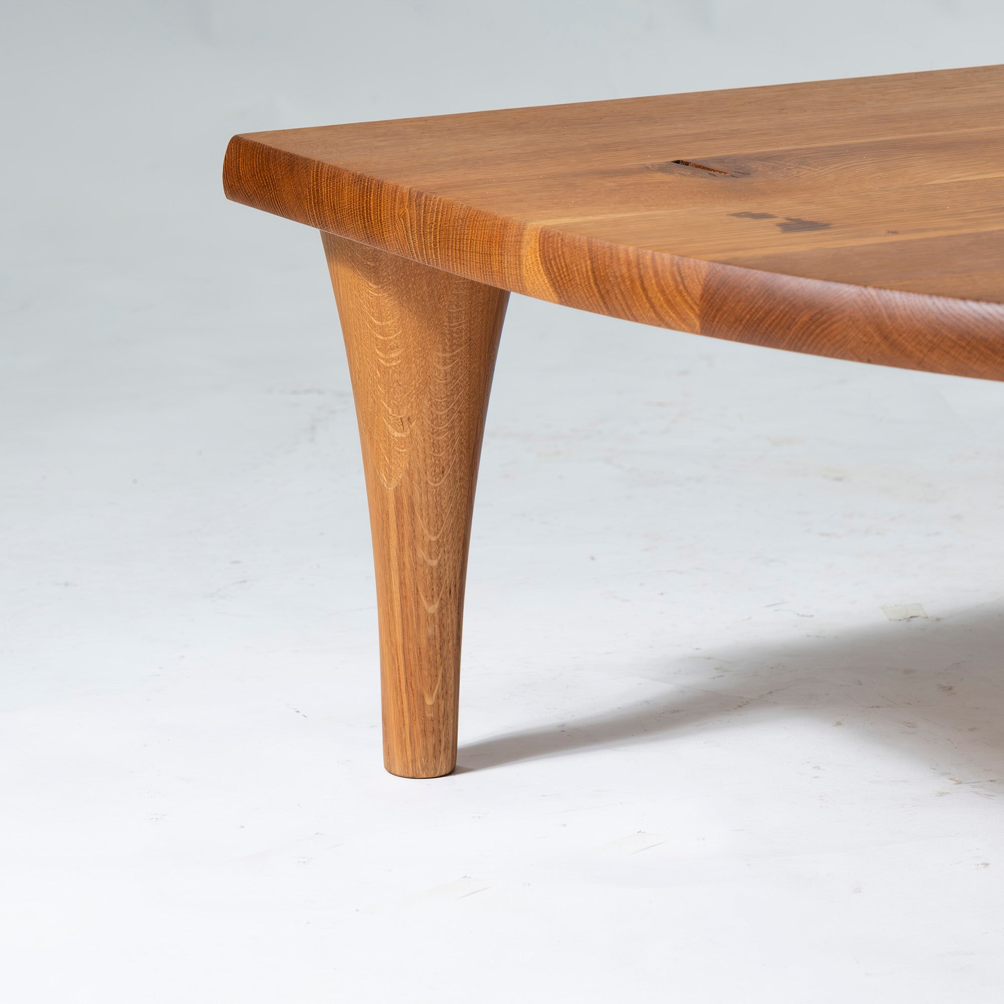 Center table Hida Sangyo Mori no Kotoba Semicircular living table W150 White oak solid wood Woodpecker Toshimitsu Sasaki Japanese modern Natural