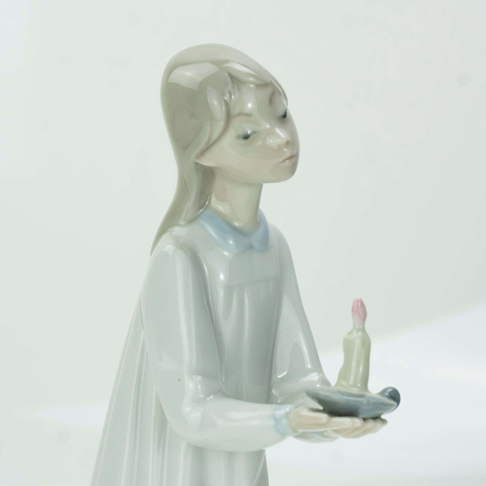 Lladro Girl with a Candle Fulgencio Garcia Figurine 1974