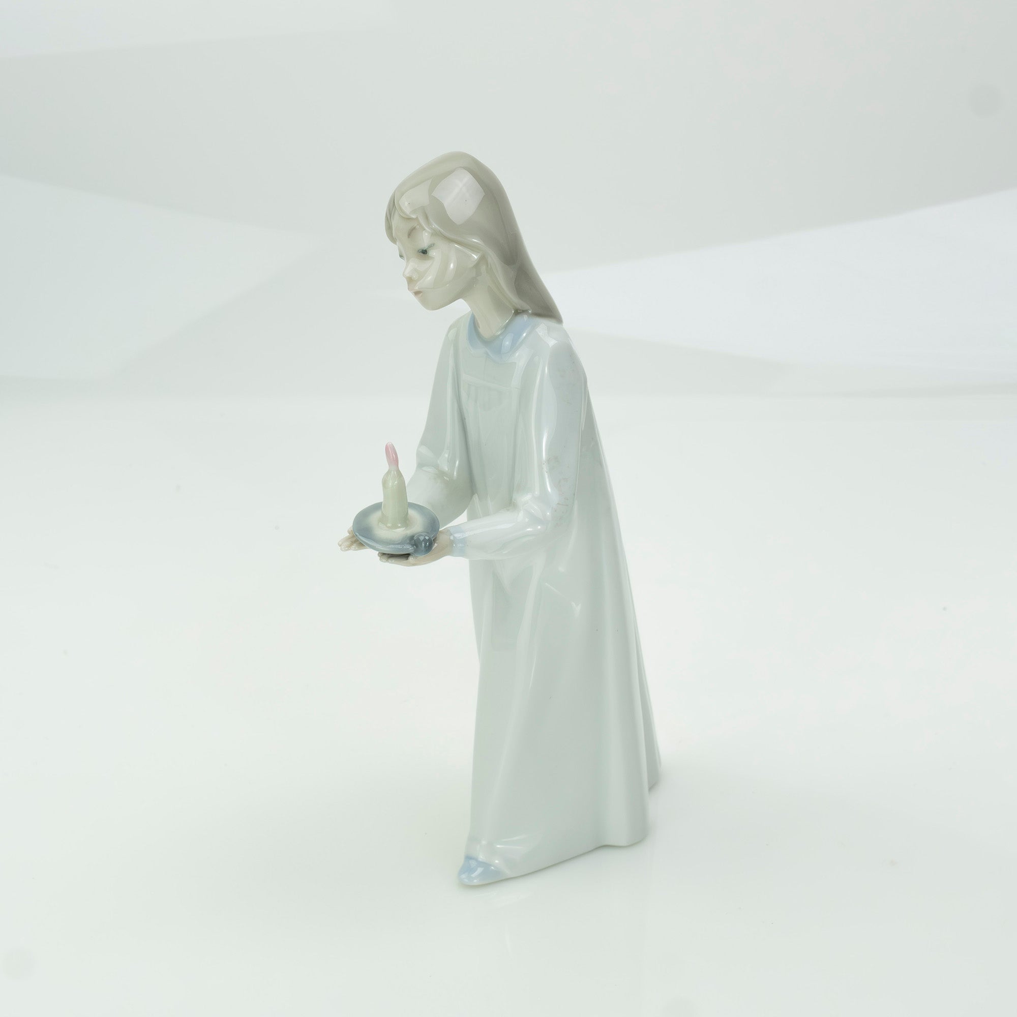 Lladro Girl with a Candle Fulgencio Garcia Figurine 1974
