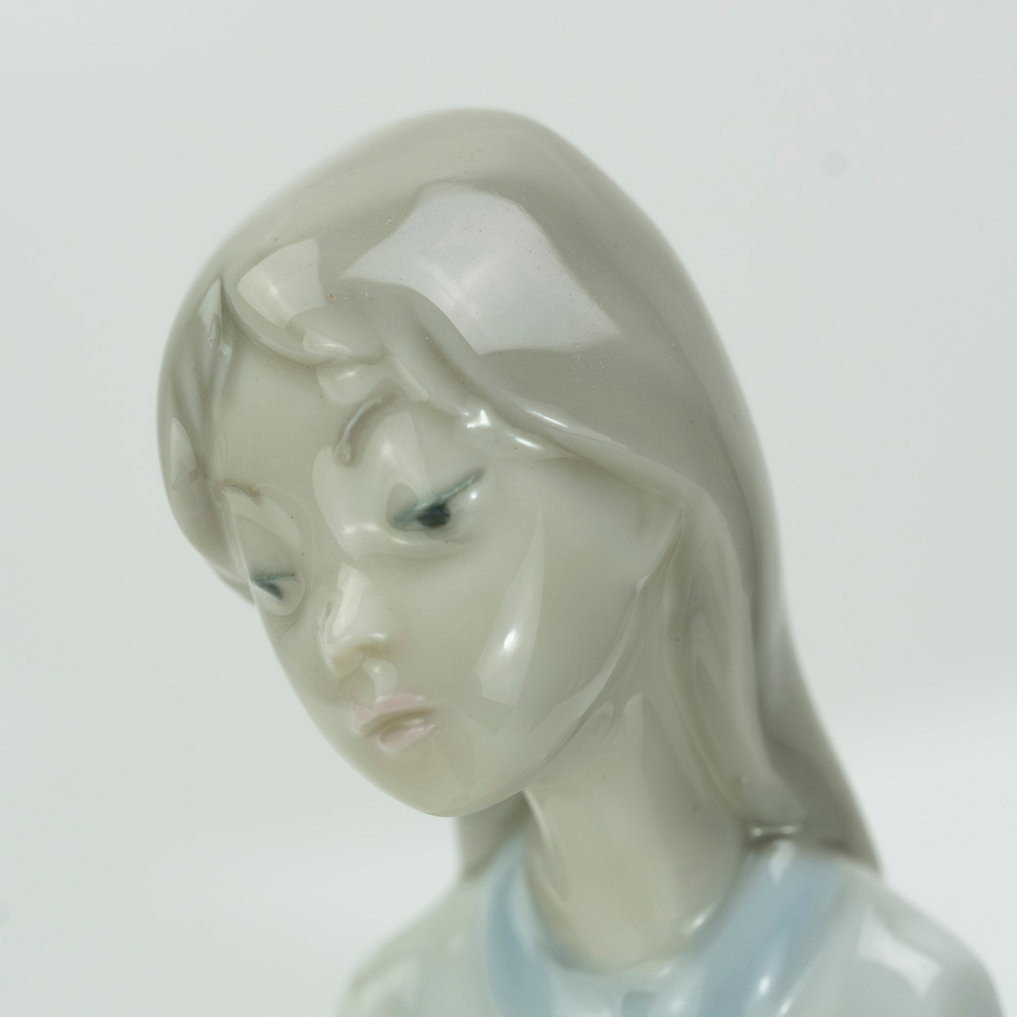 Lladro Girl with a Candle Fulgencio Garcia Figurine 1974