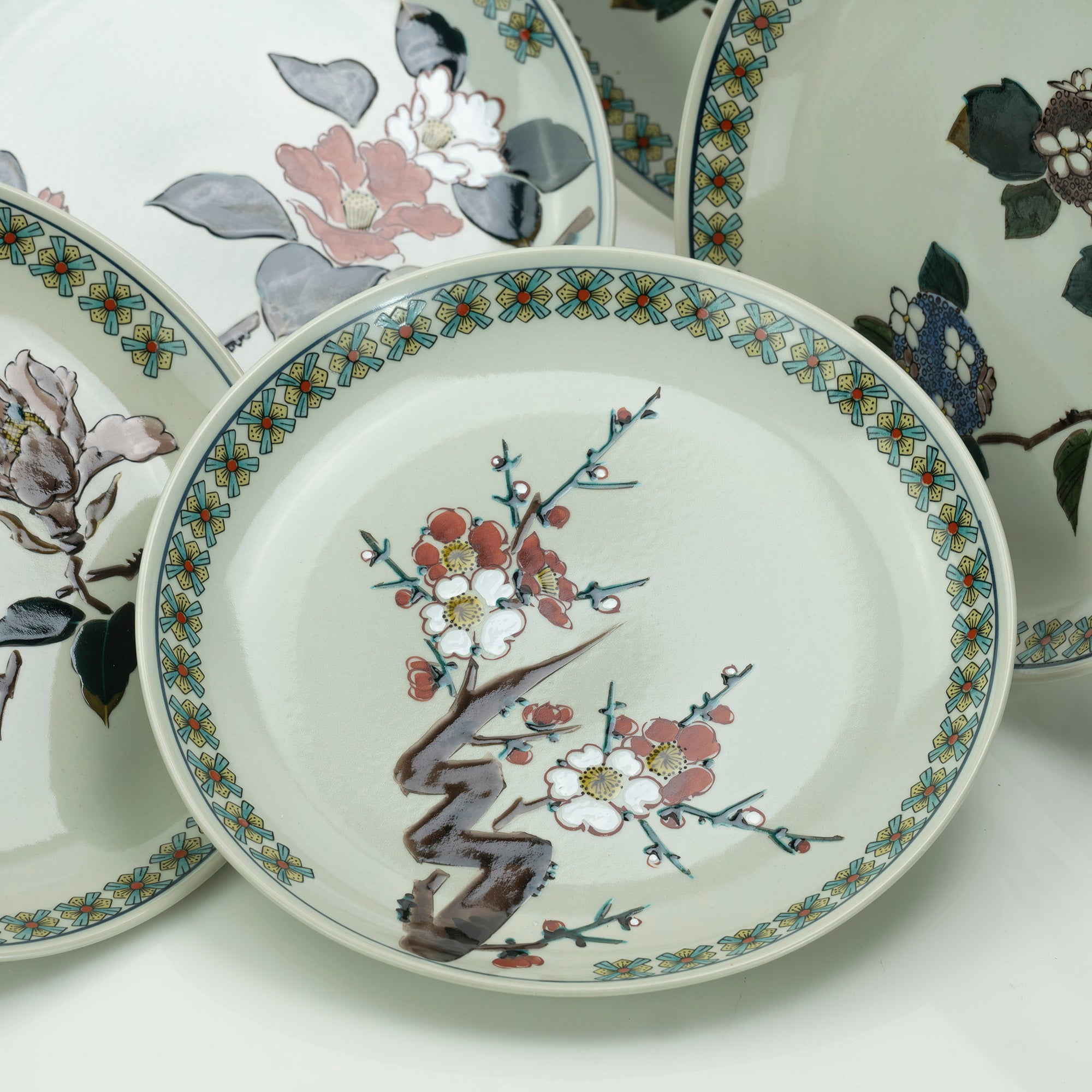 Kutani ware, Miyama kiln, picture change, set of 5 eight-inch plates, seasonal flowers, box included, 24cm size, good condition