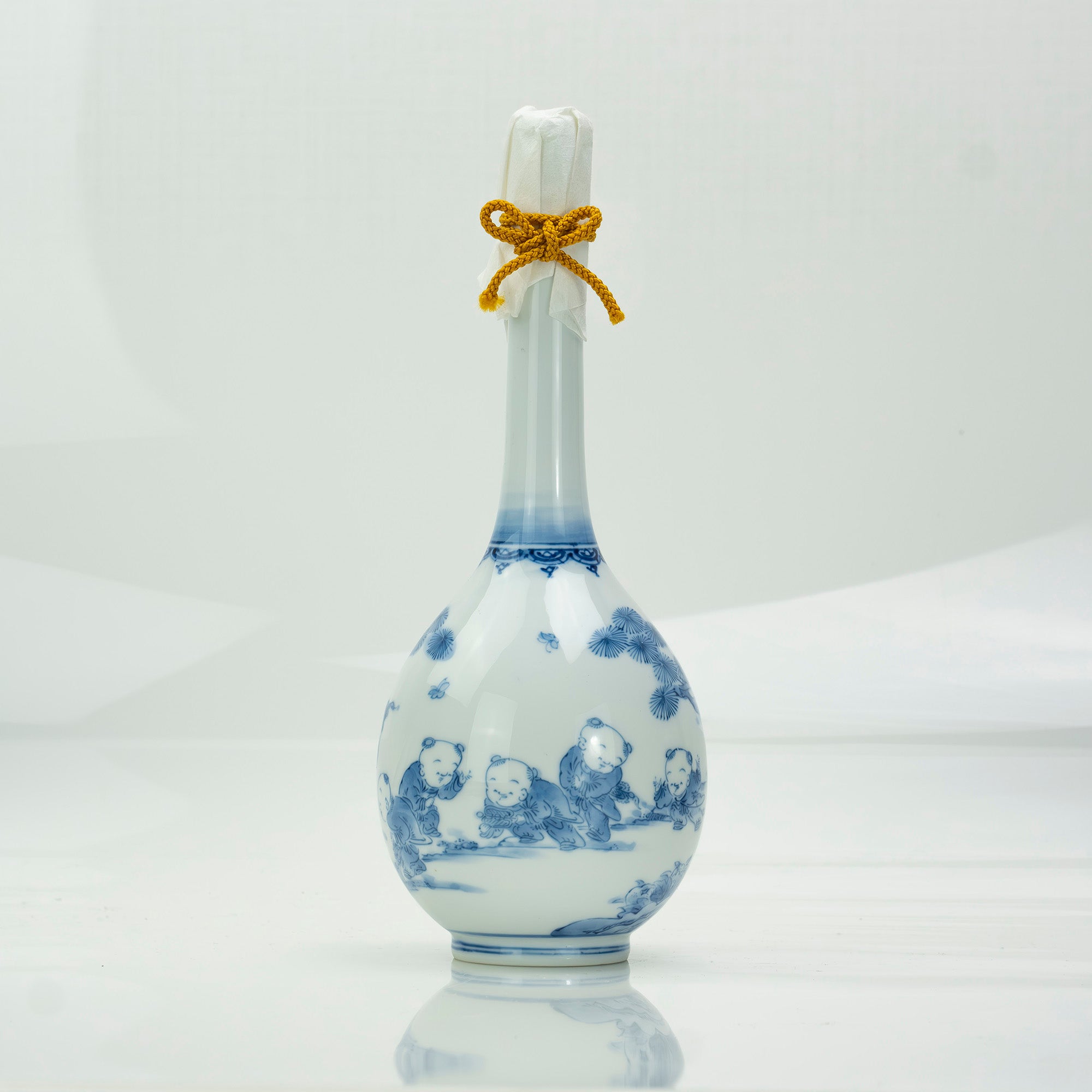 Mikawachi ware Hirado Matsuyama kiln Presentation of Chinese child Single flower vase Flower vase With box Excellent condition