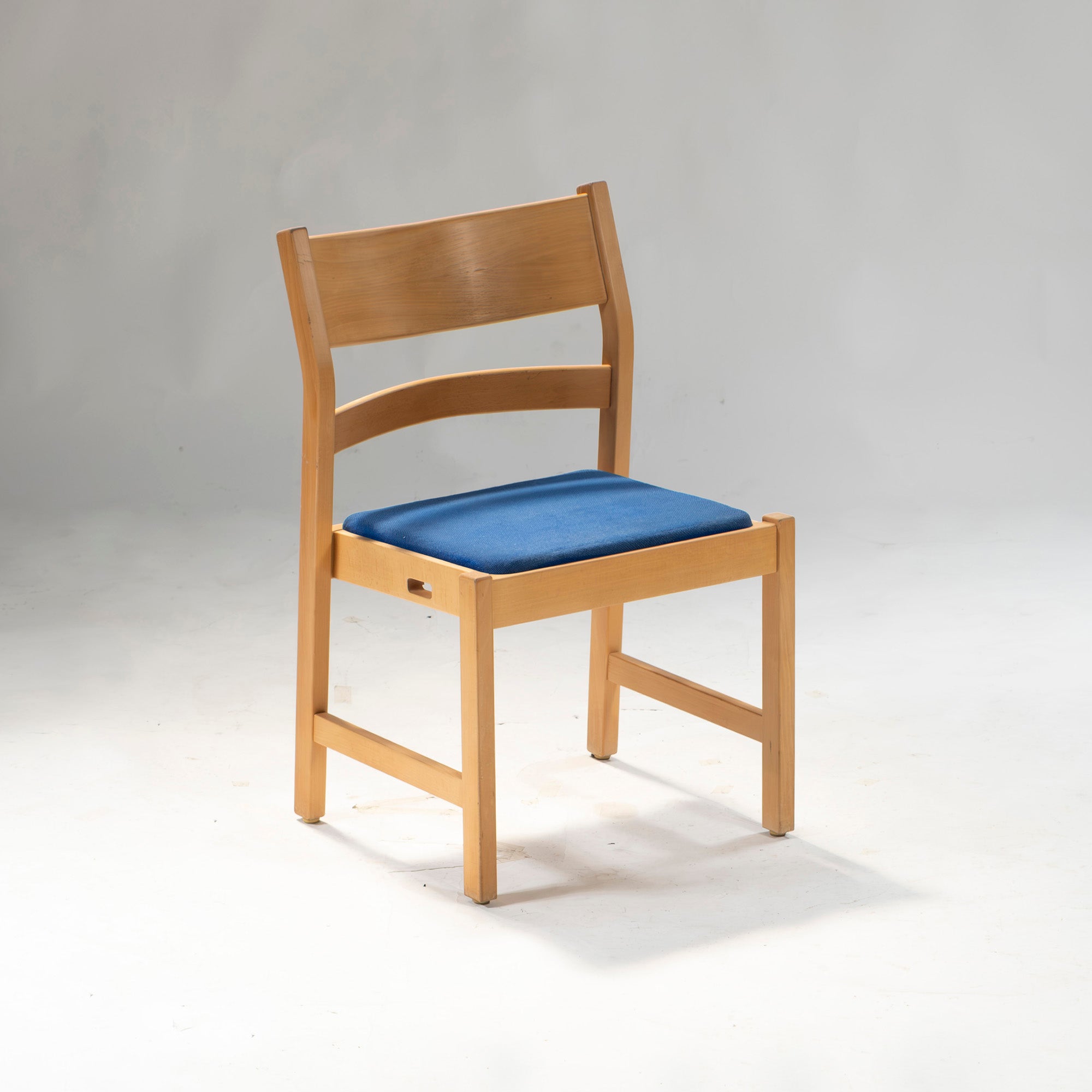 Dining chair Fredericia model 885 Beech wood (1) Hans J. Wegner Nordic vintage Denmark Rare Natural modern