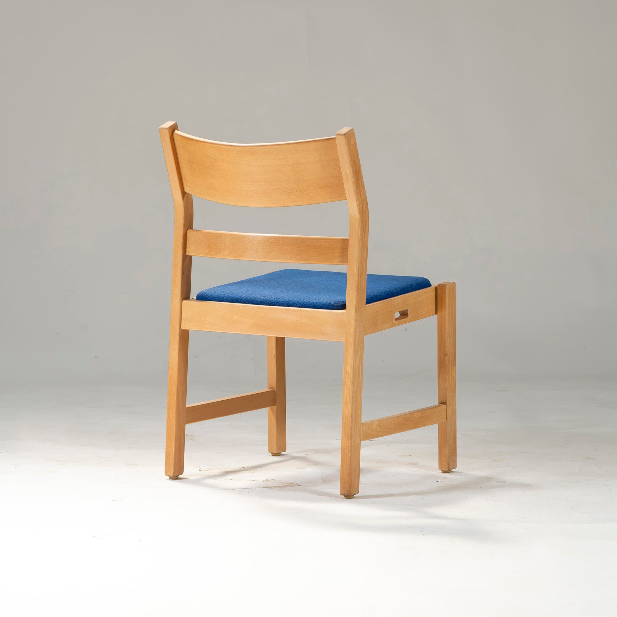 Dining chair Fredericia model 885 Beech wood (3) Hans J. Wegner Nordic vintage Denmark Rare Natural modern