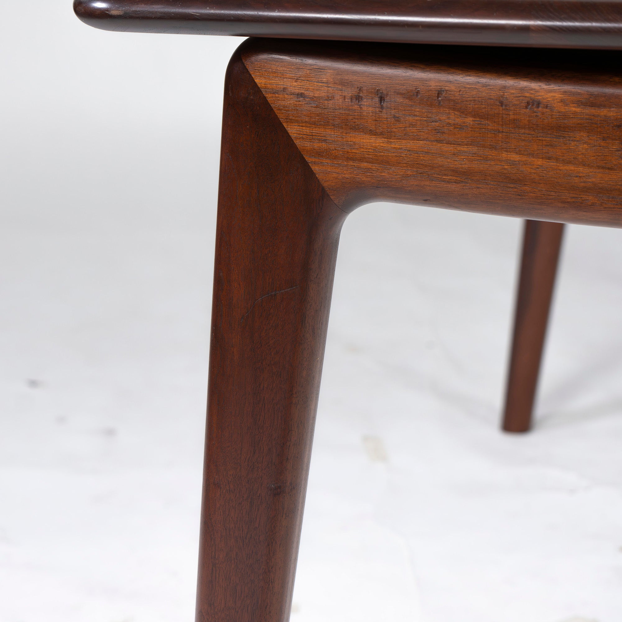 Dining table Kiritsumi Mokko Nordi w130 Walnut Solid wood Natural modern Scandinavian design Dining table IDC Otsuka