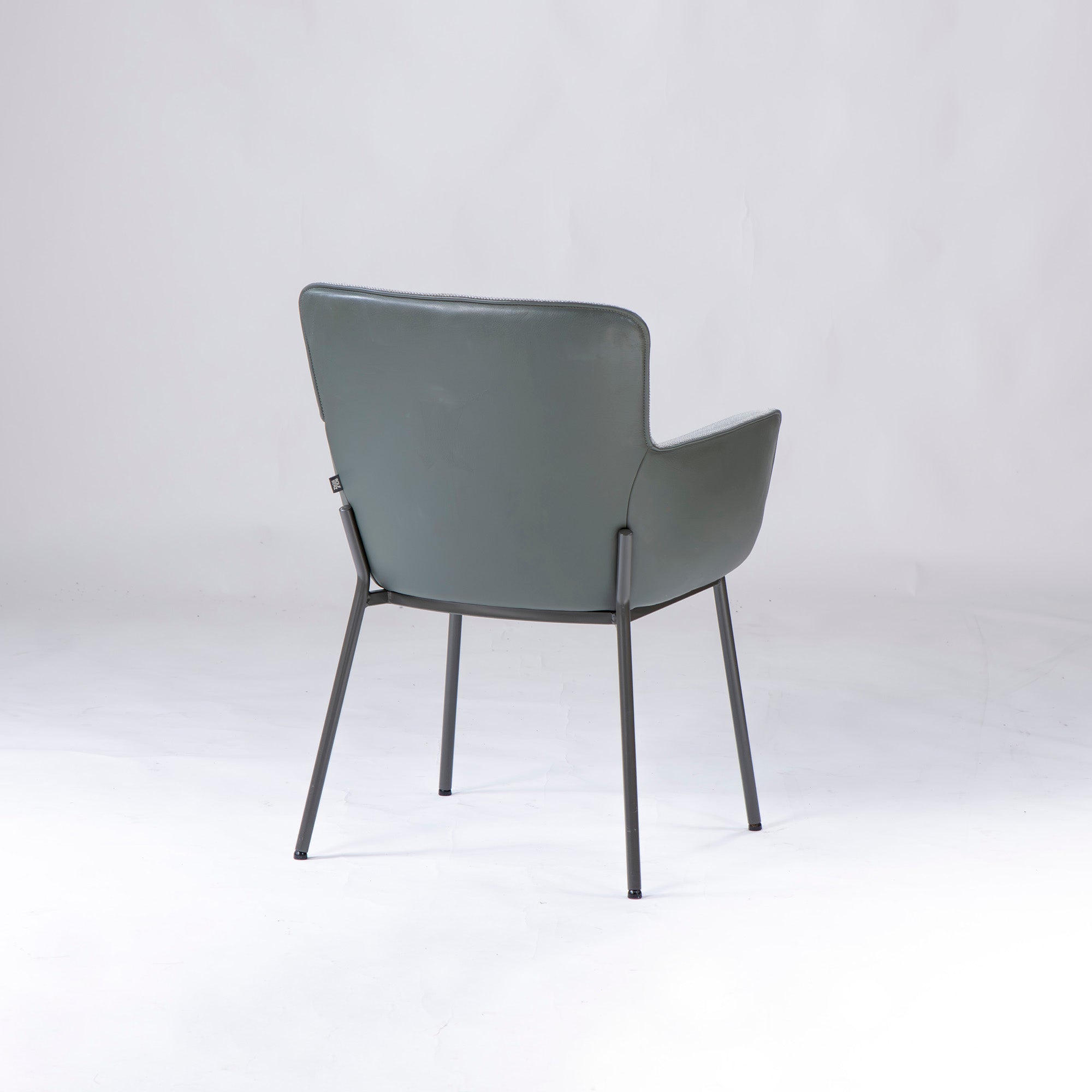 ダイニングチェア ROLF BENZ ロルフベンツ 655(1) レザー ファブリック スチールレッグ モダン ドイツ製 ラグジュアリー おしゃれ 定価31万
