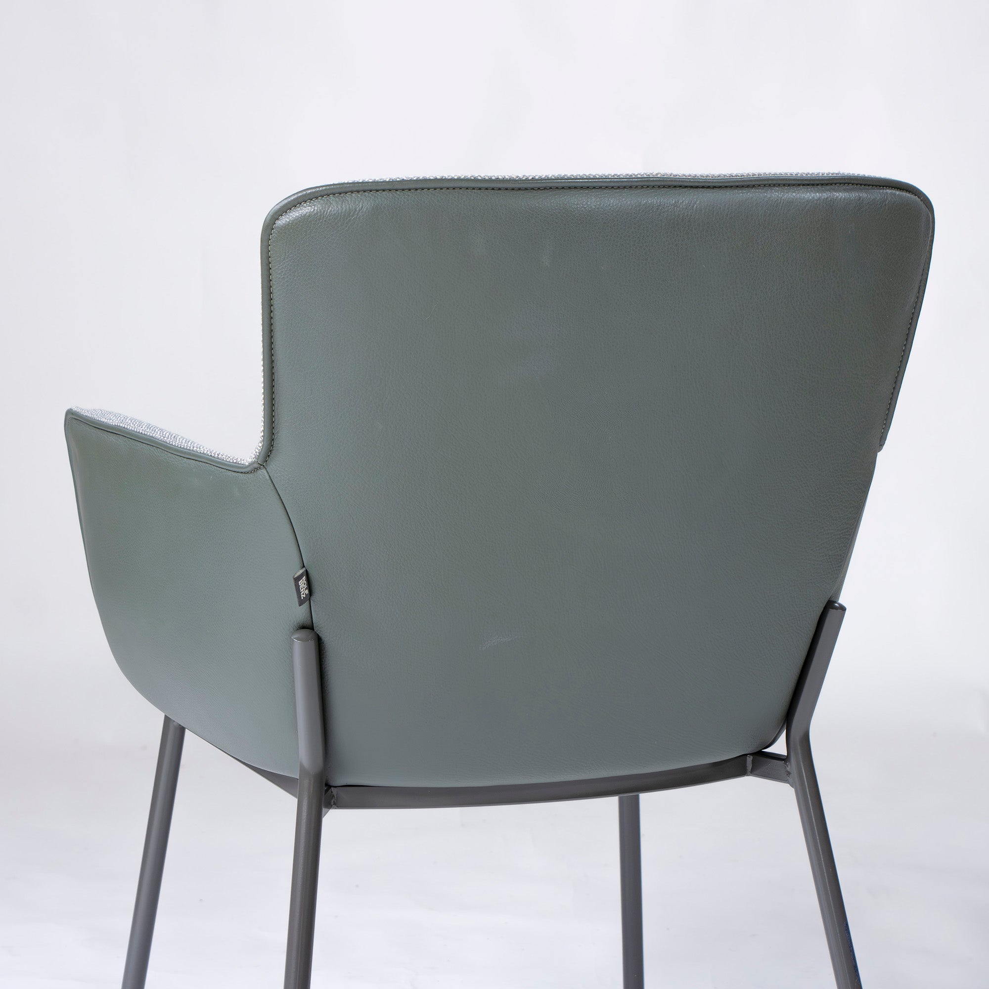 ダイニングチェア ROLF BENZ ロルフベンツ 655(3) レザー ファブリック スチールレッグ モダン ドイツ製 ラグジュアリー おしゃれ 定価31万