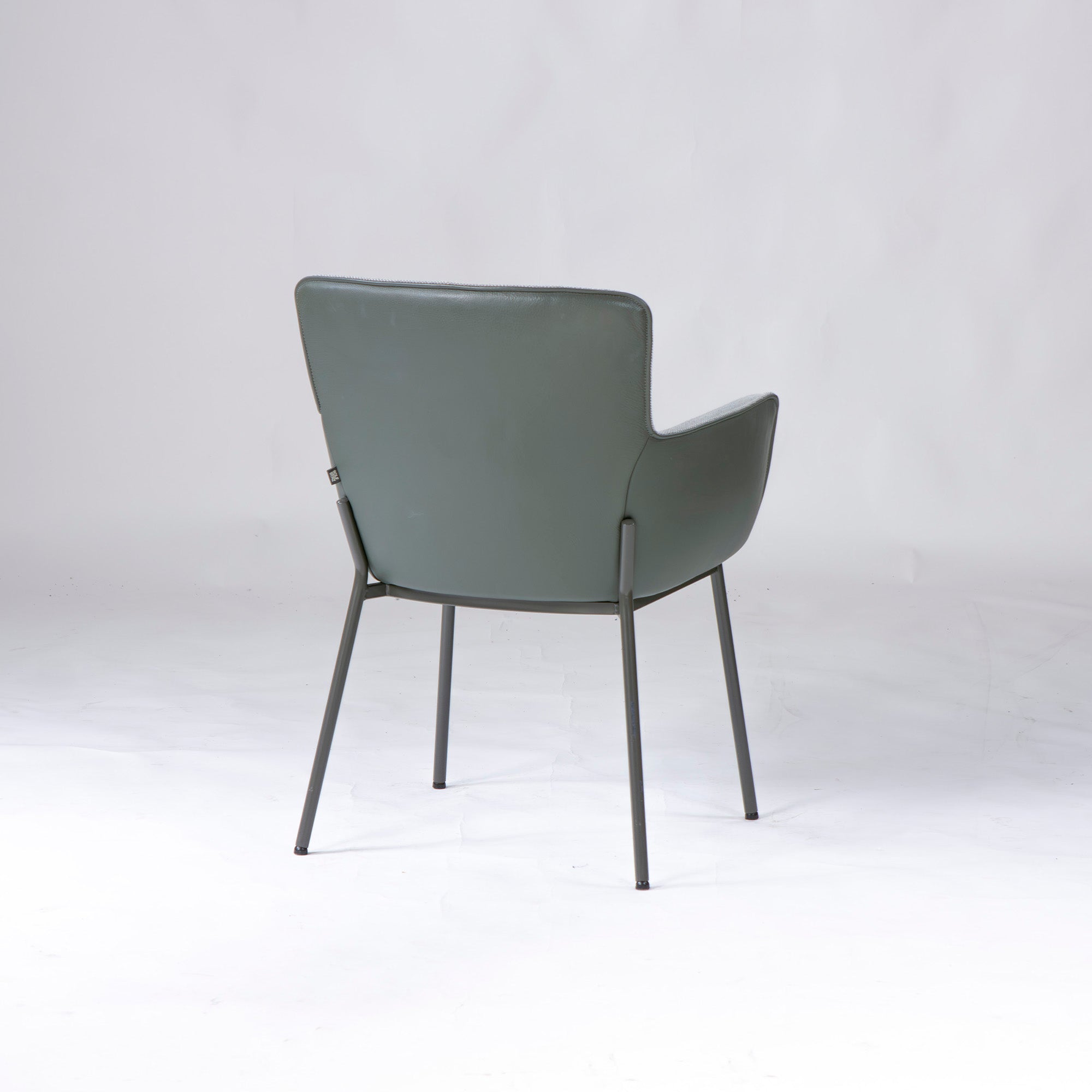 ダイニングチェア ROLF BENZ ロルフベンツ 655(3) レザー ファブリック スチールレッグ モダン ドイツ製 ラグジュアリー おしゃれ 定価31万