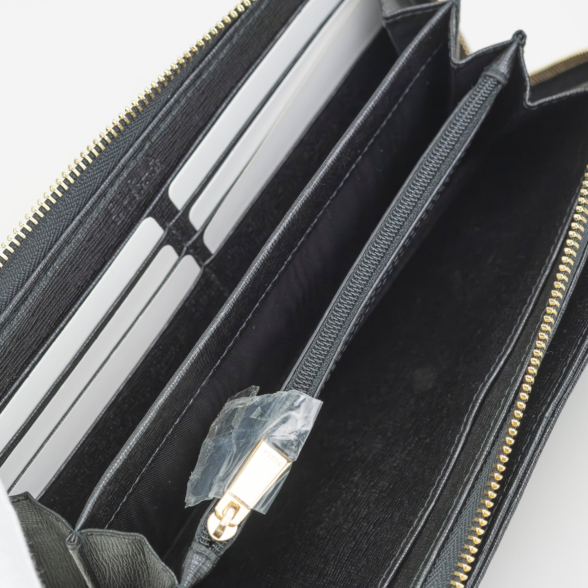 FURLA BABYLON long wallet in Saffiano leather with a round zipper, black, excellent condition, box and dust bag included