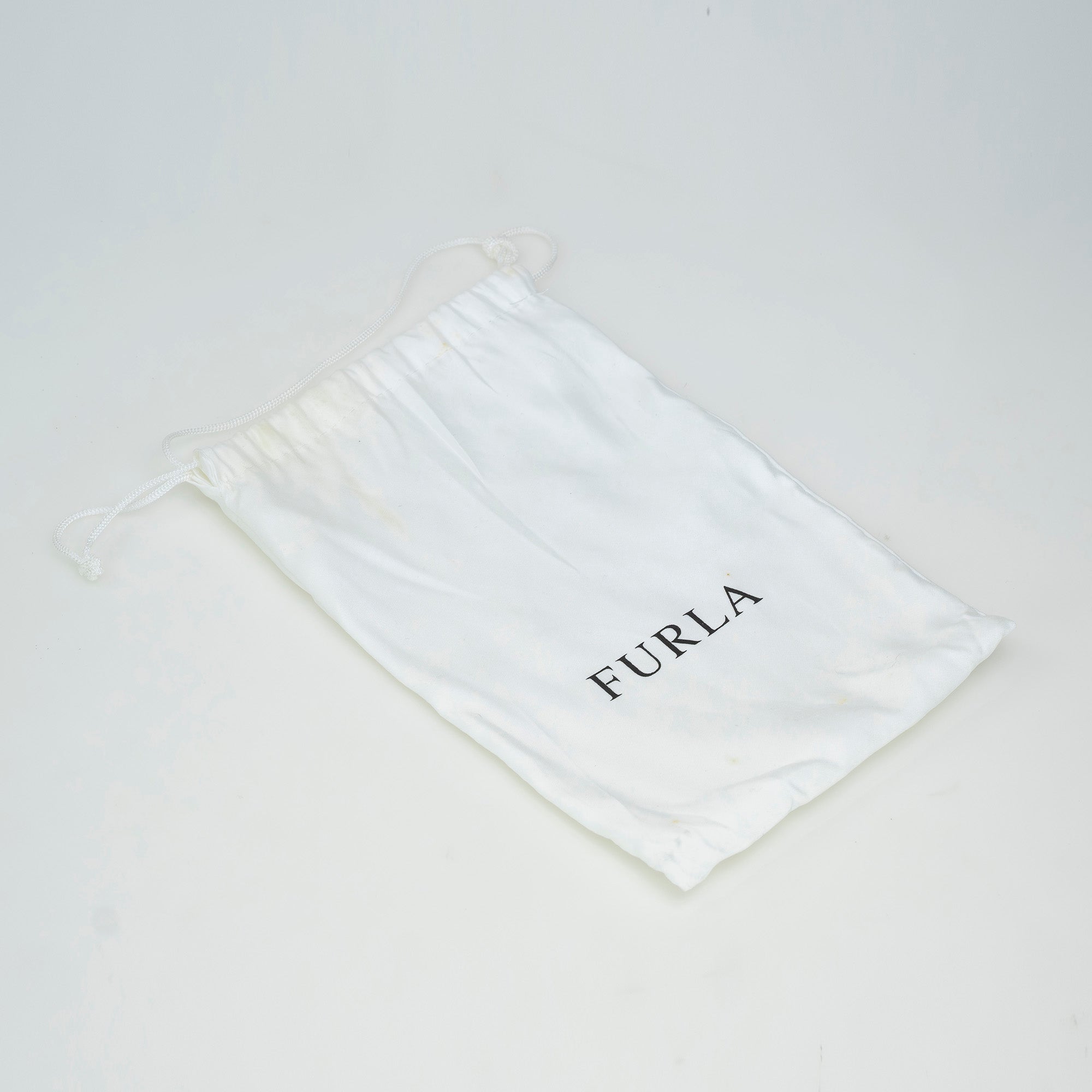 FURLA BABYLON long wallet in Saffiano leather with a round zipper, black, excellent condition, box and dust bag included
