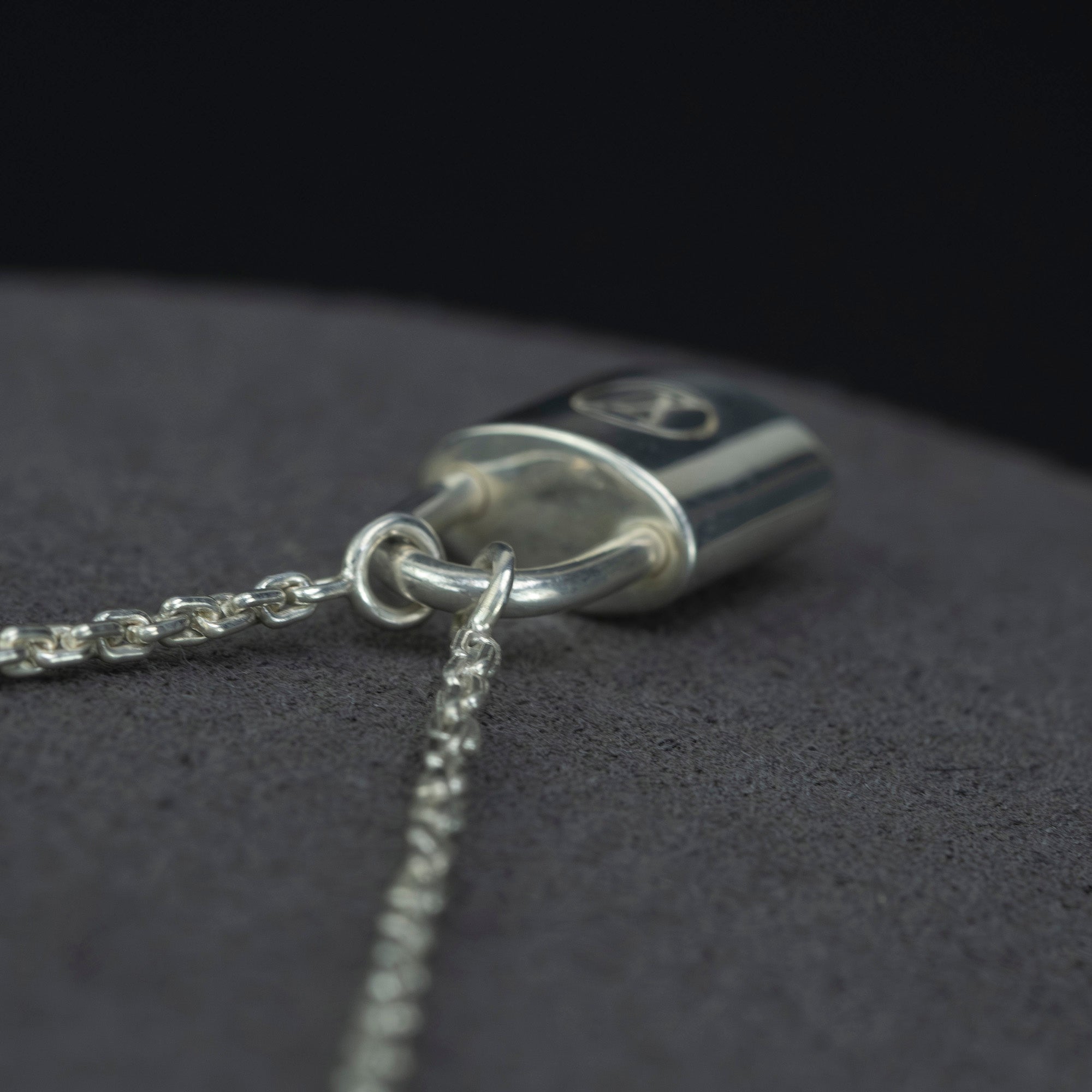 Louis Vuitton Lockit Necklace D22397, 925 Sterling Silver Padlock Pendant
