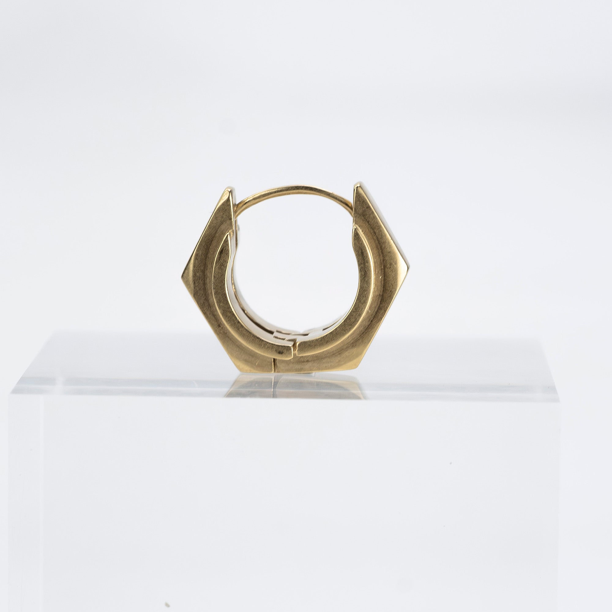Maison Margiela single earring in 11k gold and brass with bolt motif