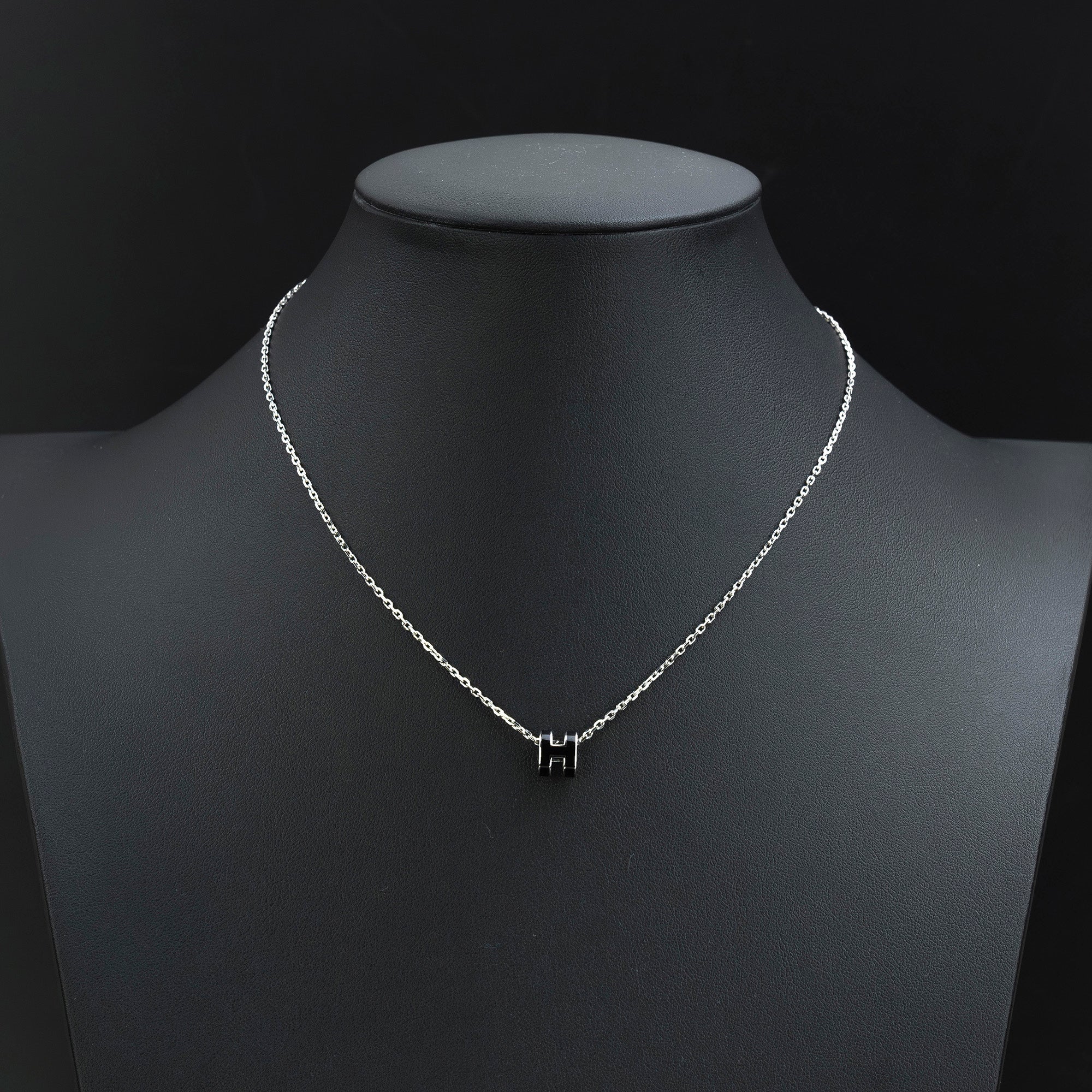 Hermès Pop Ash Mini Necklace in Black and Silver Metal with an H Logo Pendant. Excellent Condition. Includes Box and Dust Bag.