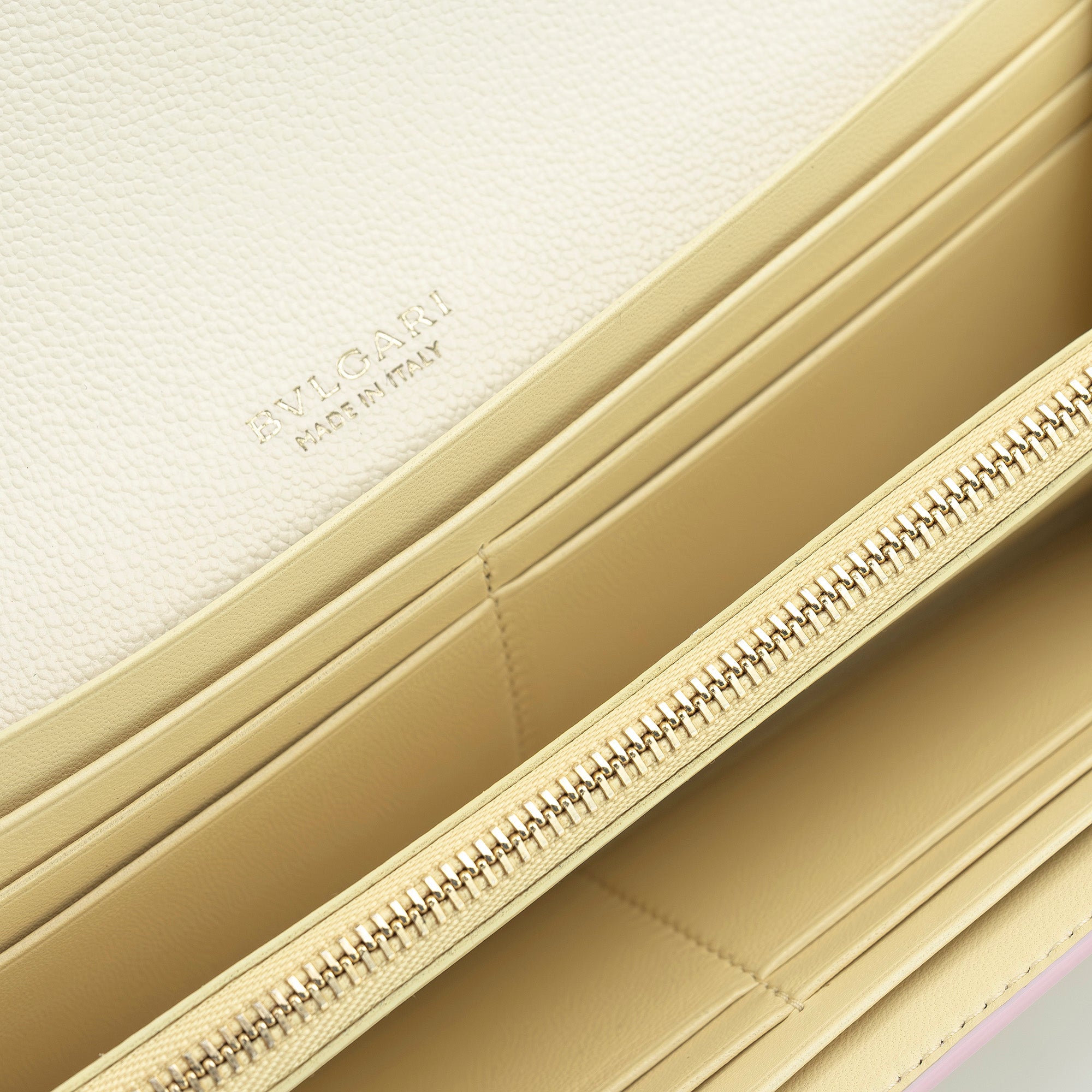 BVLGARI Women's Two-Tone Pink and White Leather Flap Wallet with Logo Clip (Excellent Condition, Box Included)
