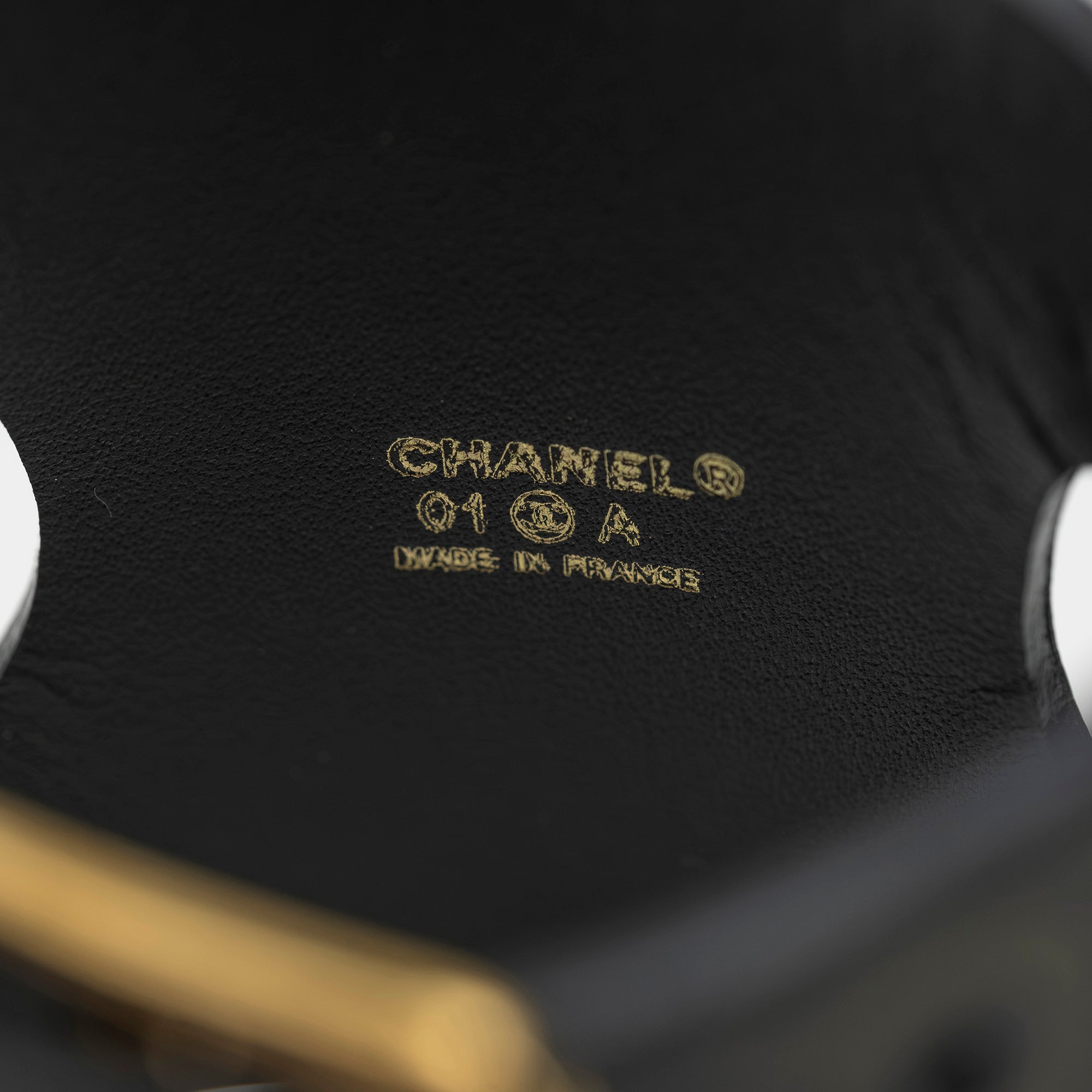 シャネル CHANEL レザーバングル 01A ヴィンテージ カール・ラガーフェルド期 ブラック ゴールド金具