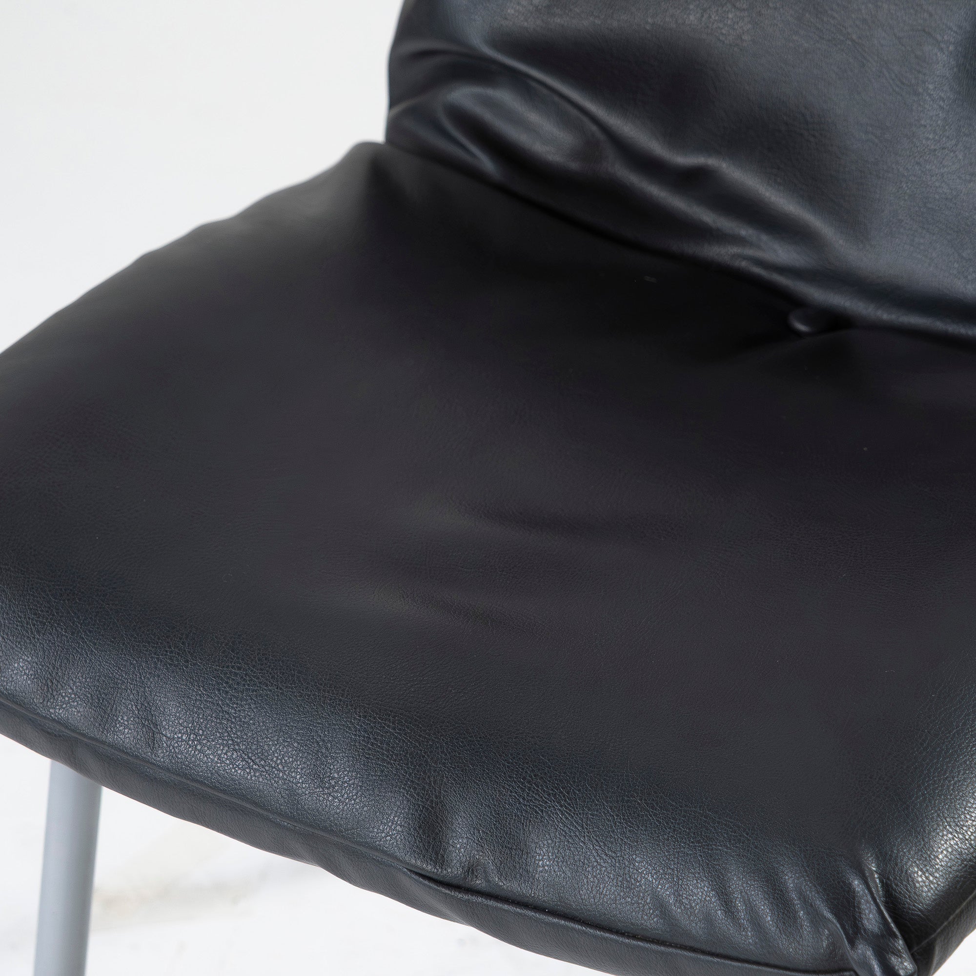 ダイニングチェア リーンロゼ ligne roset ROSETCalin ロゼカラン PVCレザー(1) スチール脚 モダンデザイン フレンチモダン ラグジュアリー