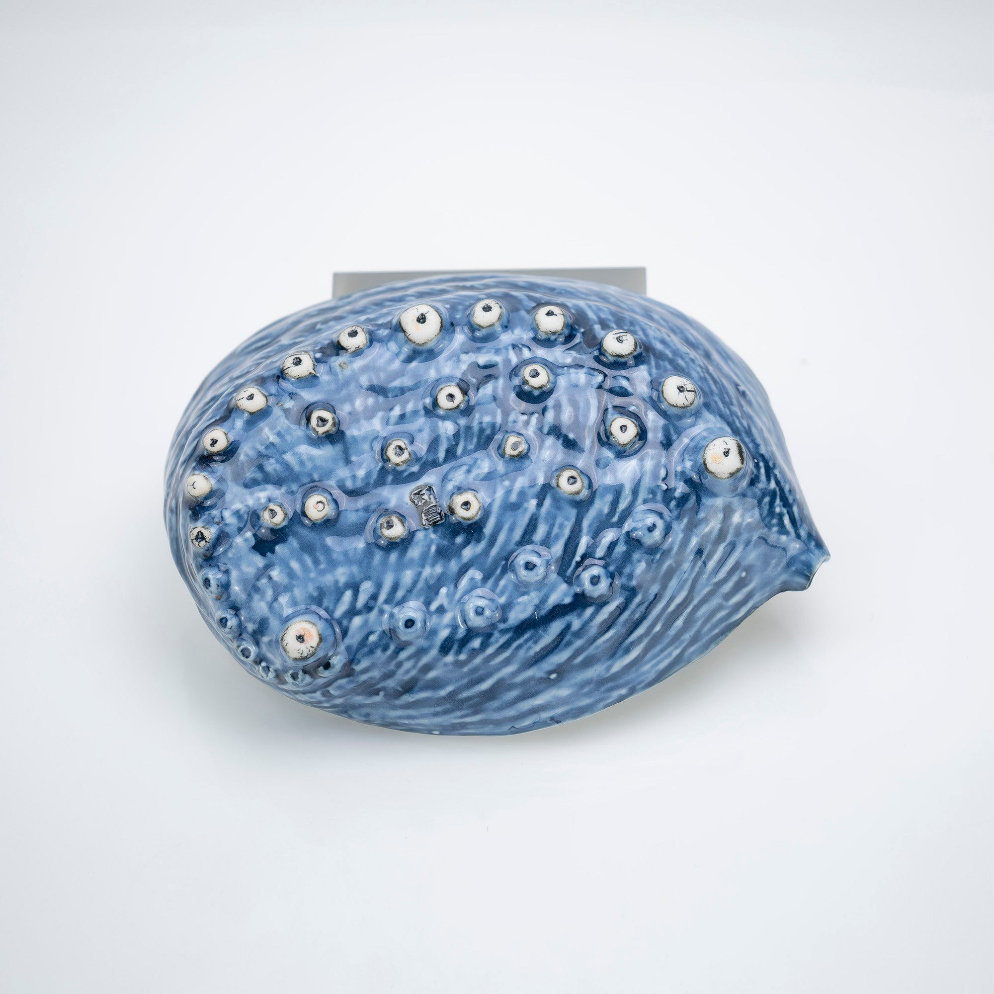 Set of 5 sashimi bowls and soy sauce dishes, blue and white with a rough sea design, by Kato Toshimasa, Heian Period. Comes with original box. Shell-shaped Japanese tableware, made in Japan. Traditional craftsmanship, Kiyomizu ware.