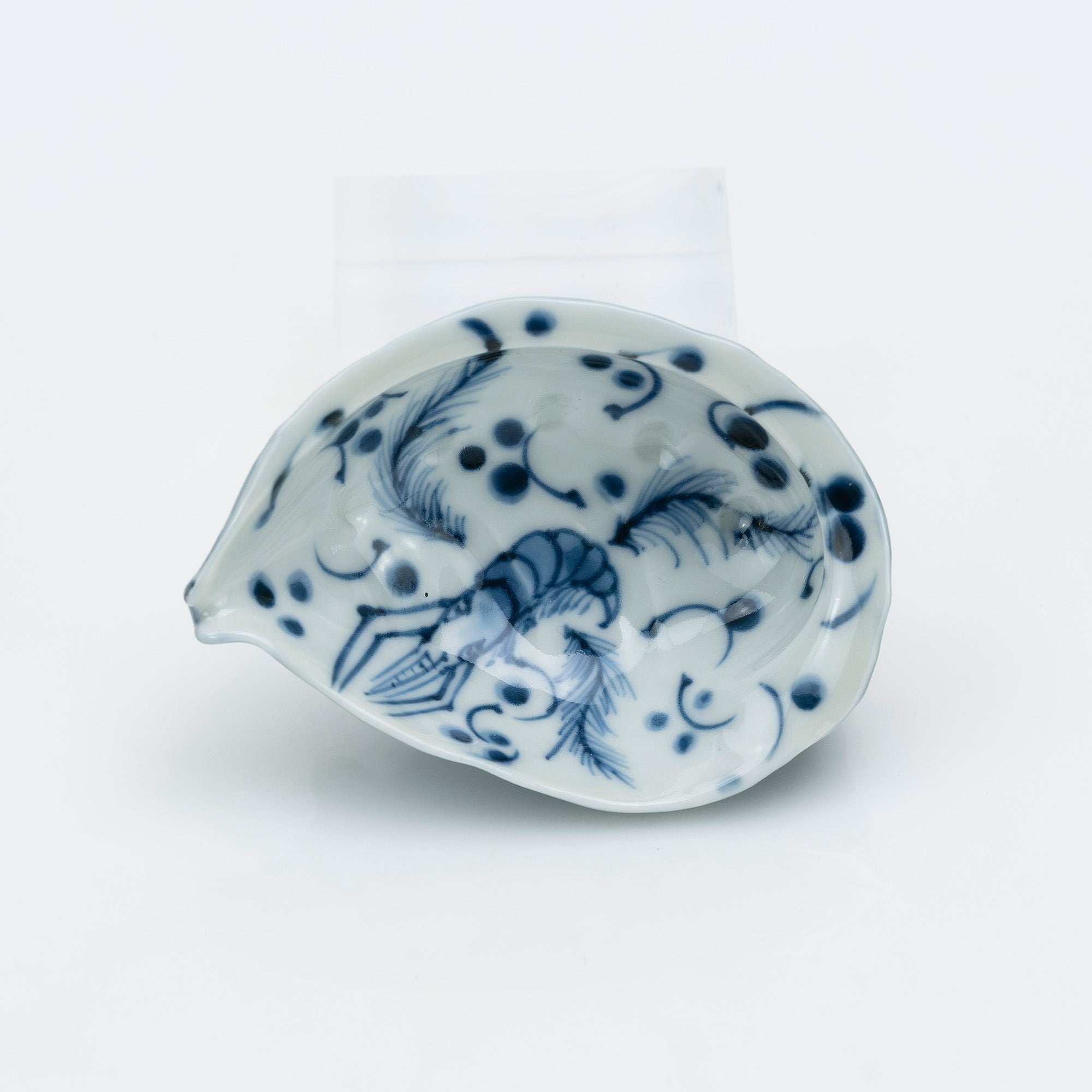 Set of 5 sashimi bowls and soy sauce dishes, blue and white with a rough sea design, by Kato Toshimasa, Heian Period. Comes with original box. Shell-shaped Japanese tableware, made in Japan. Traditional craftsmanship, Kiyomizu ware.