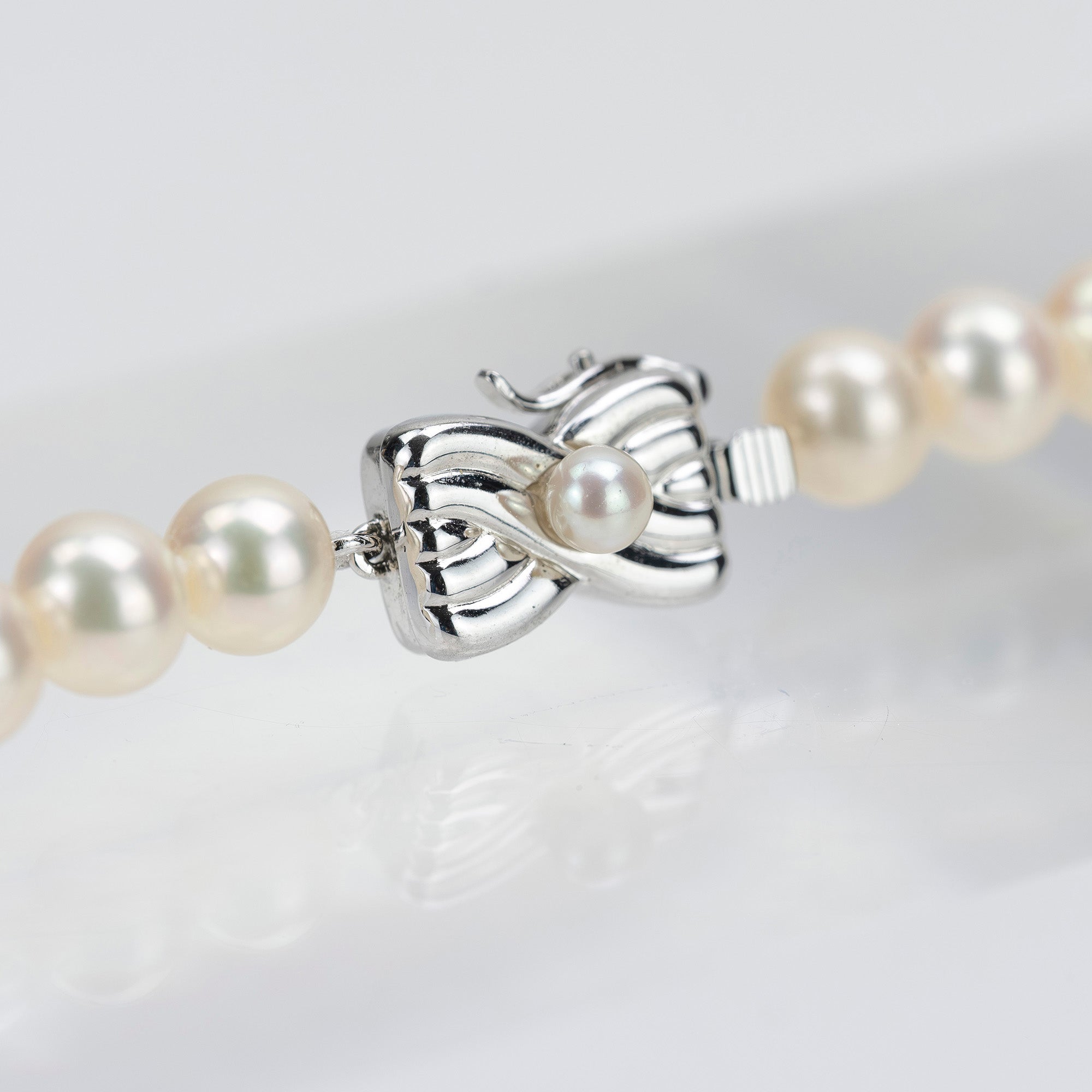 TASAKI 田崎真珠 パールネックレス リボンモチーフクラスプ ケース付き 5mm珠 ホワイト系 フォーマル アクセサリー 冠婚葬祭