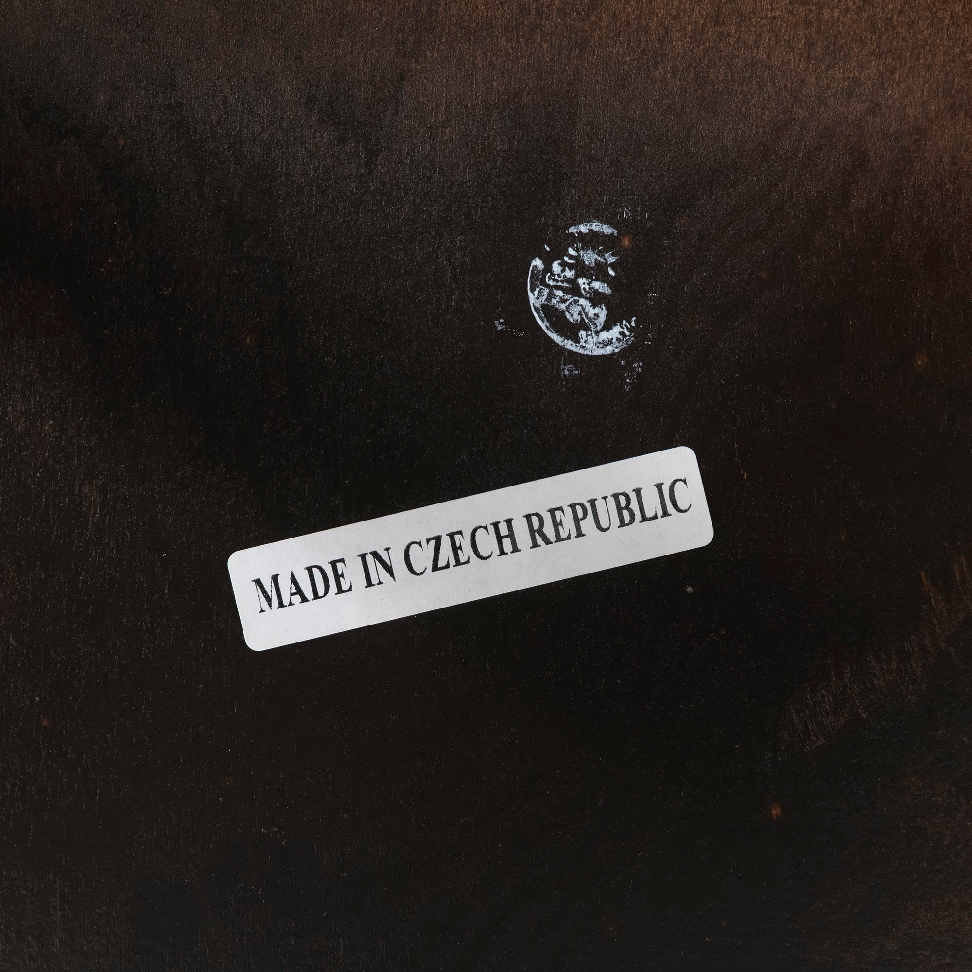 TON bentwood high chair, made of beech wood by Thonet, Czech Republic. Antique-style country bar stool.