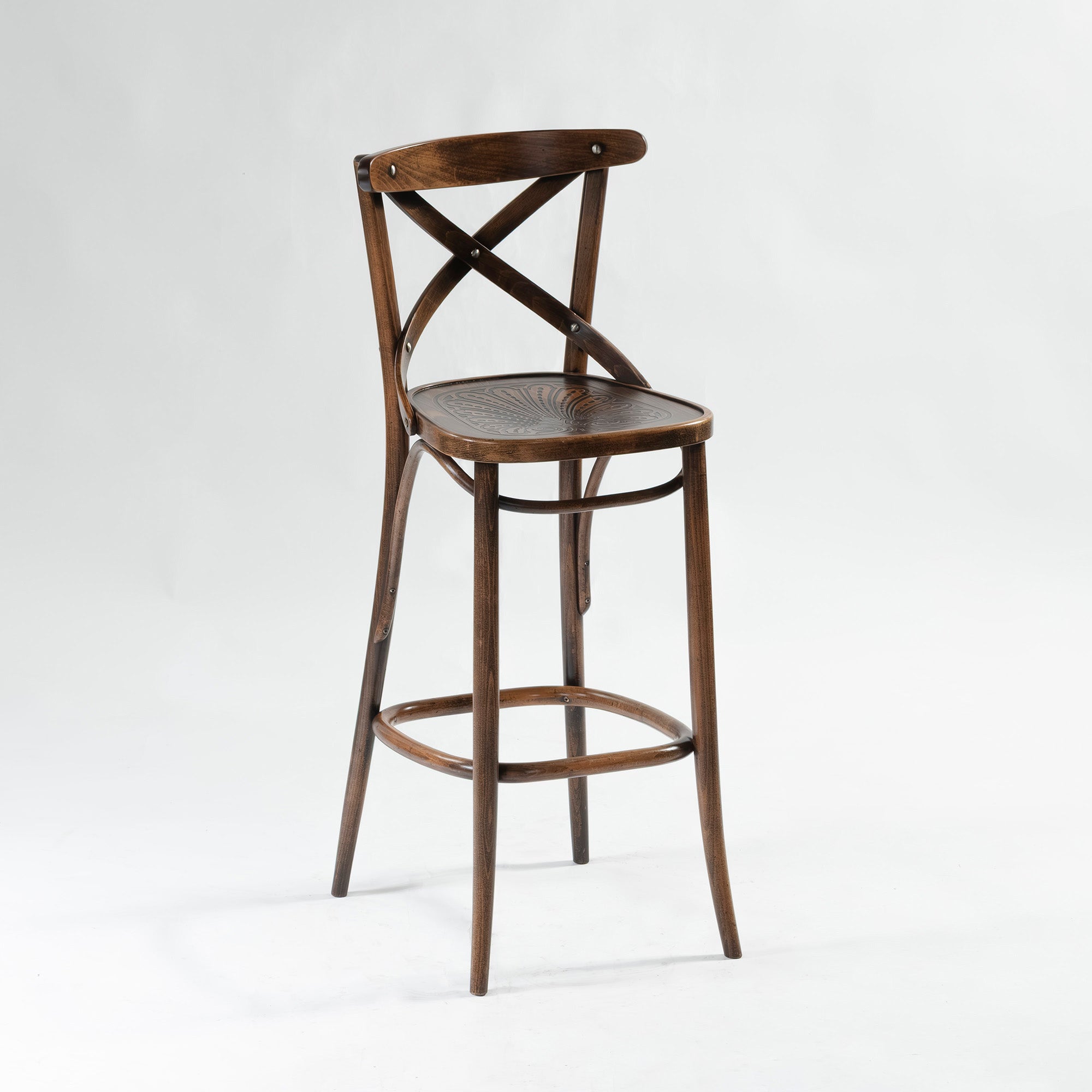 TON bentwood high chair, made of beech wood by Thonet, Czech Republic. Antique-style country bar stool.