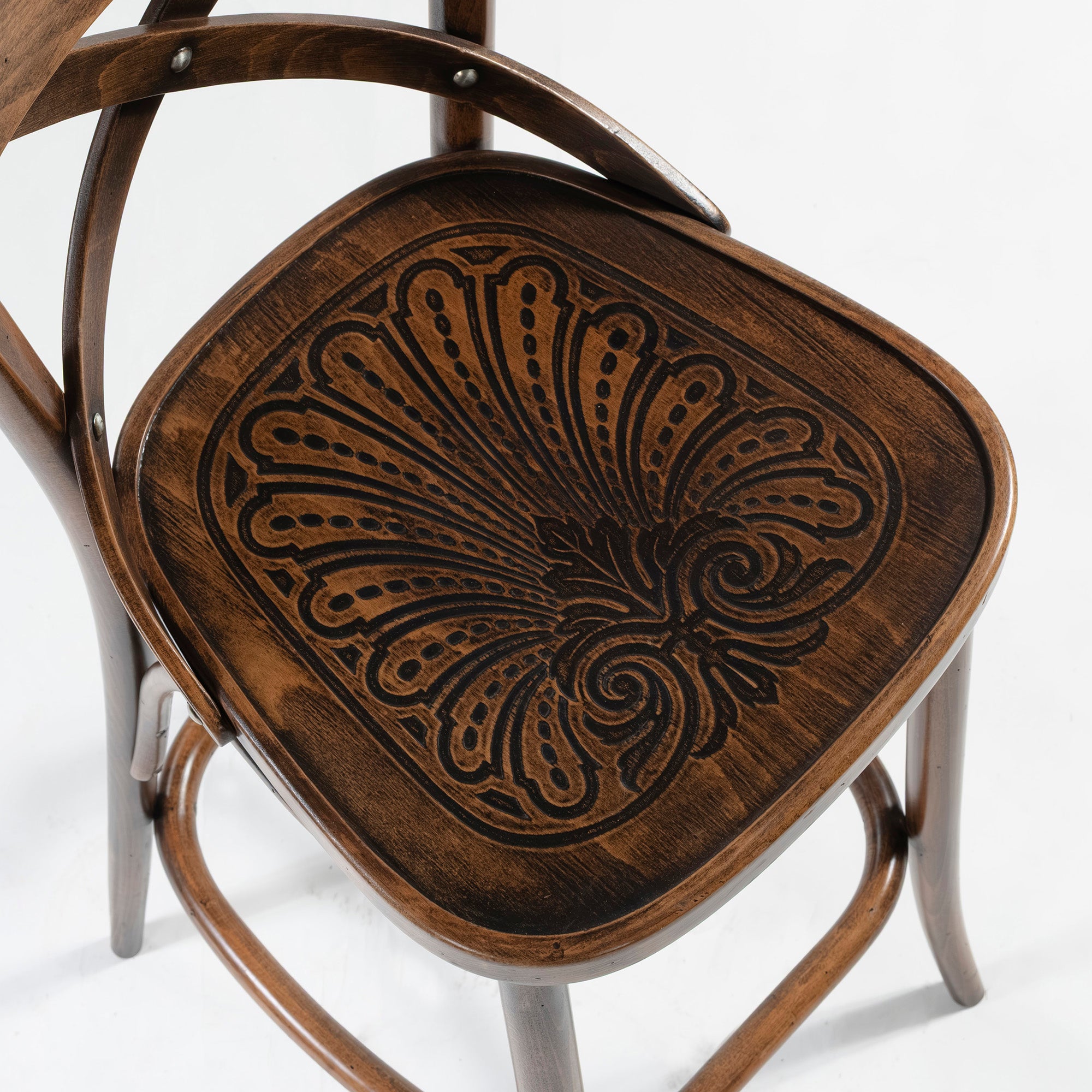 TON bentwood high chair, made of beech wood by Thonet, Czech Republic. Antique-style country bar stool.