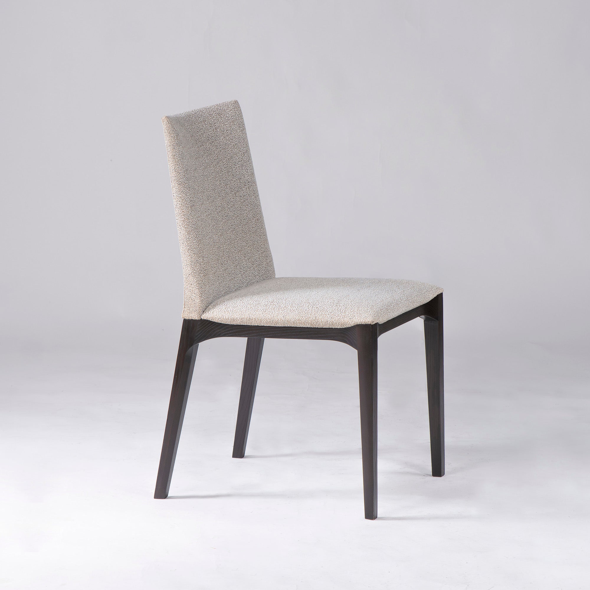 ダイニングチェア カッシーナ Cassina IXC. LINE ライン アームレスチェア(1) アッシュ材 ファブリック イタリアモダン ラグジュアリー