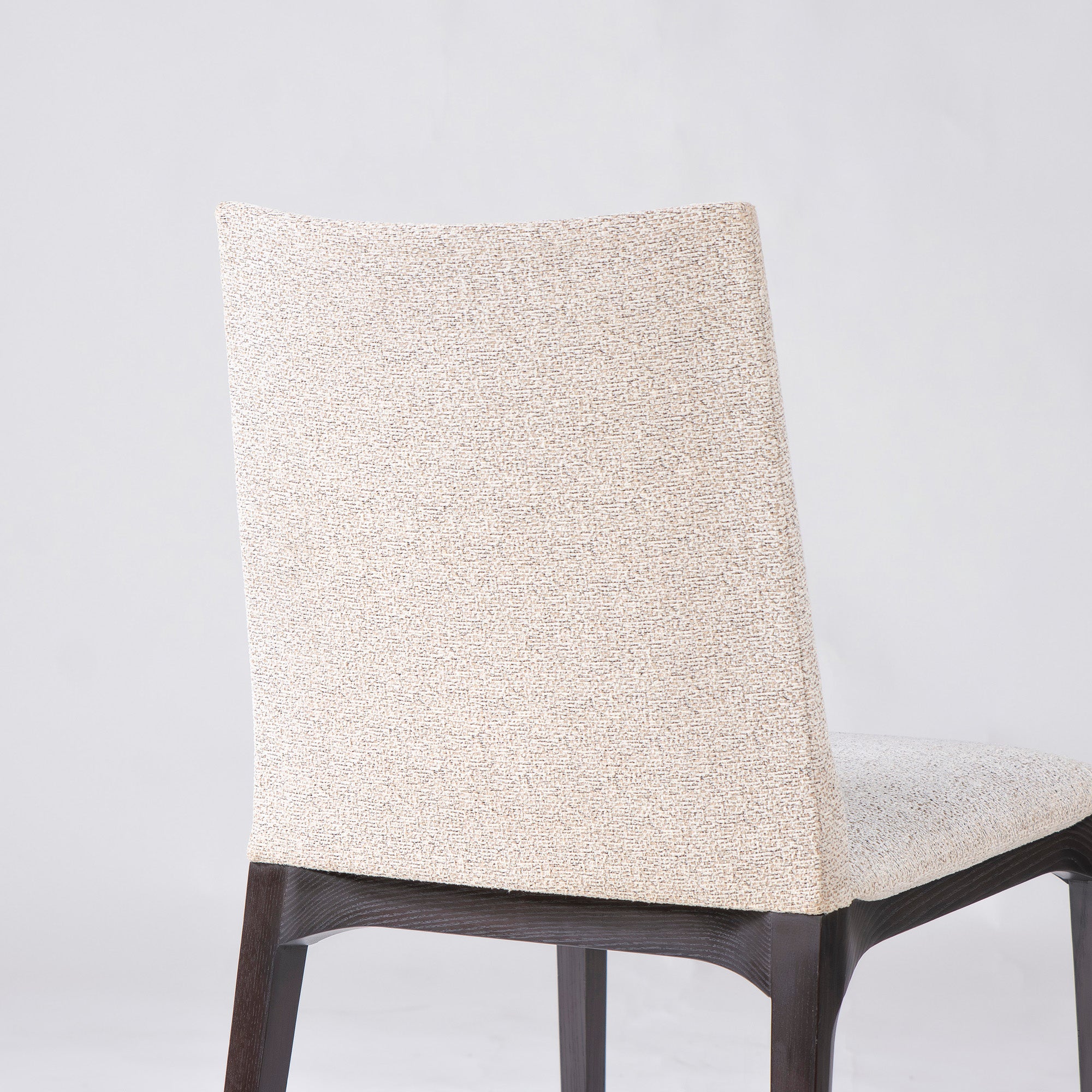 ダイニングチェア カッシーナ Cassina IXC. LINE ライン アームレスチェア(1) アッシュ材 ファブリック イタリアモダン ラグジュアリー