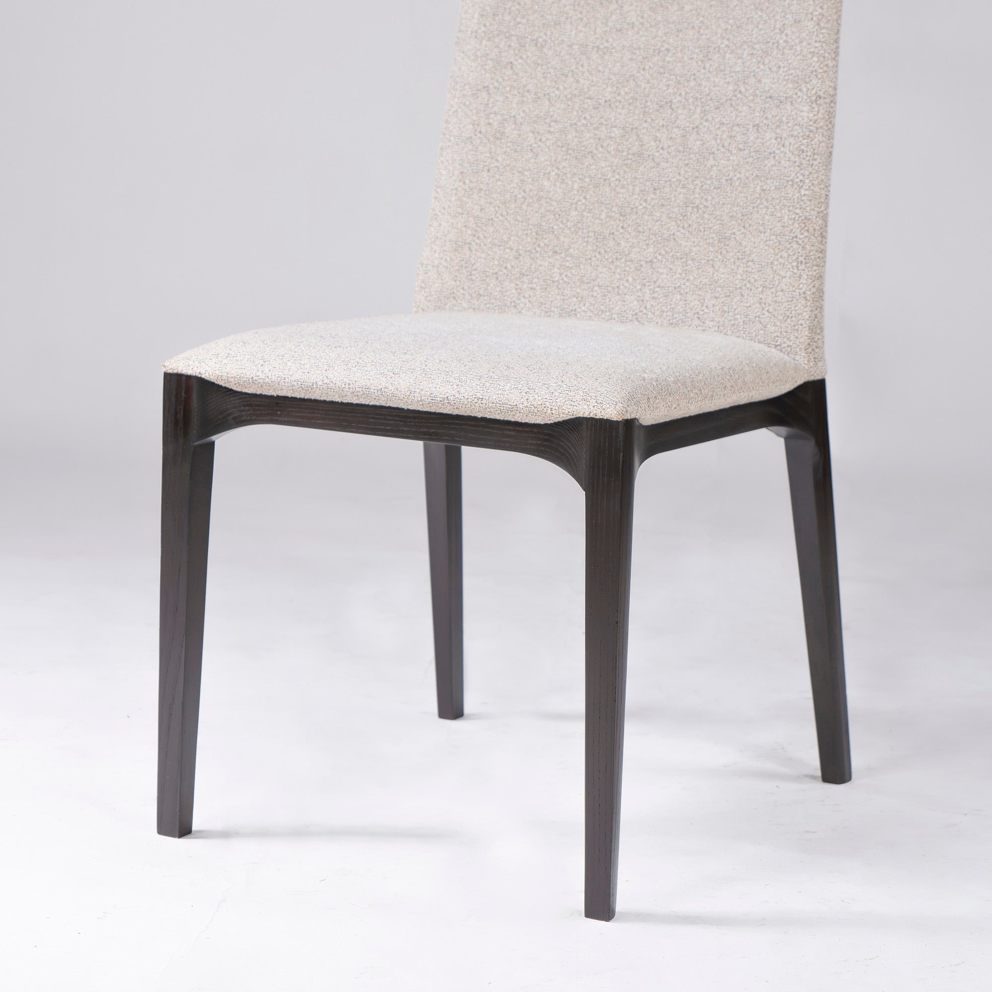 ダイニングチェア カッシーナ Cassina IXC. LINE ライン アームレスチェア(1) アッシュ材 ファブリック イタリアモダン ラグジュアリー