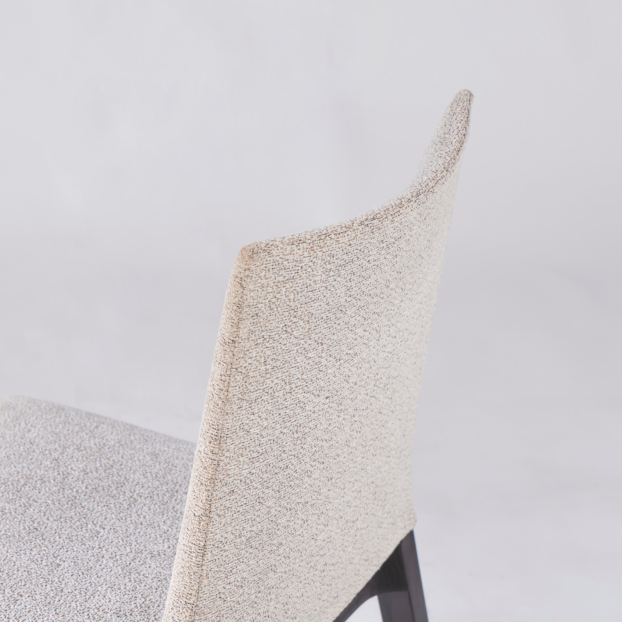 ダイニングチェア カッシーナ Cassina IXC. LINE ライン アームレスチェア(3) アッシュ材 ファブリック イタリアモダン ラグジュアリー