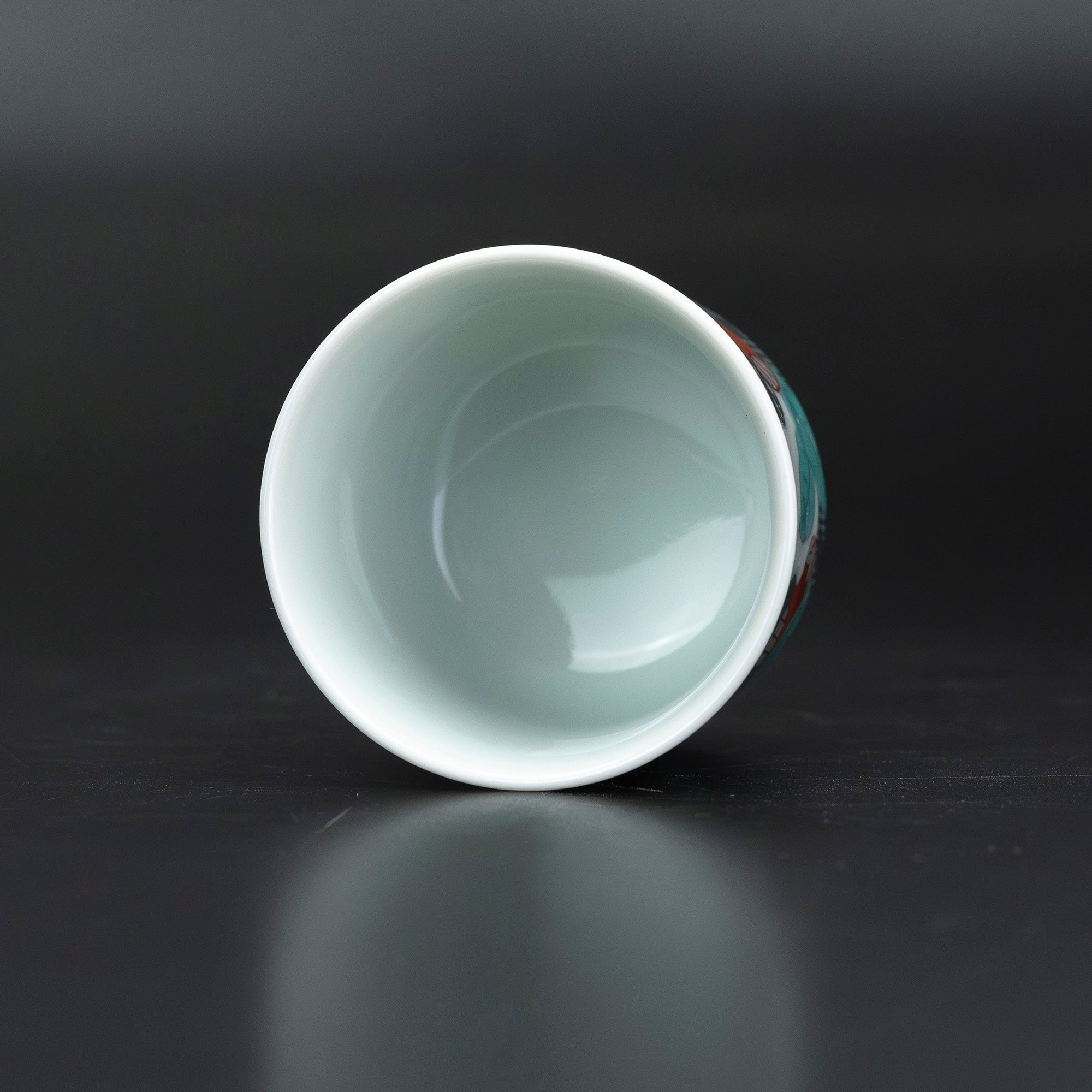 Living National Treasure Imaizumi Imaemon XIV, Sake Cup with Iro-Nabeshima Design, Colored Ink and Ink-Splashed Grass Design, Original Box, Bookmark Included, Arita Ware, Excellent Condition