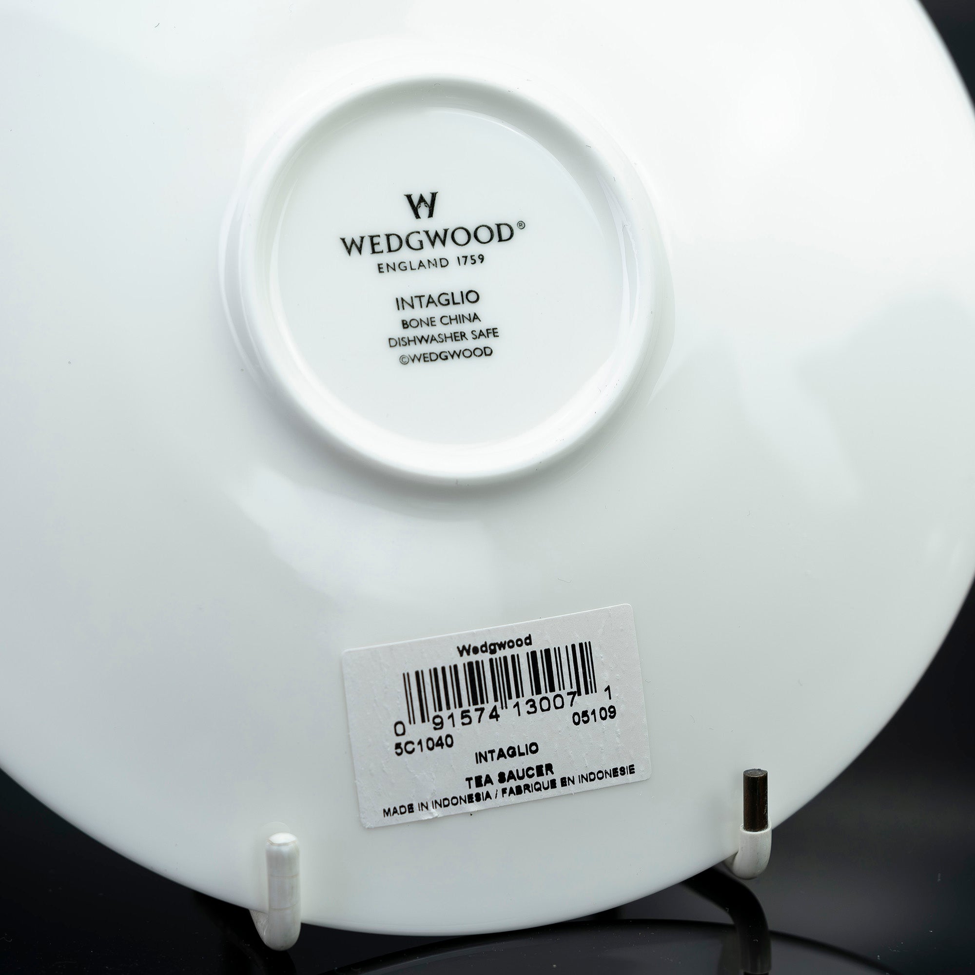 ウェッジウッド インタグリオ WEDGWOOD INTAGLIO ティーカップ&ソーサー ホワイト 英国食器【箱付】