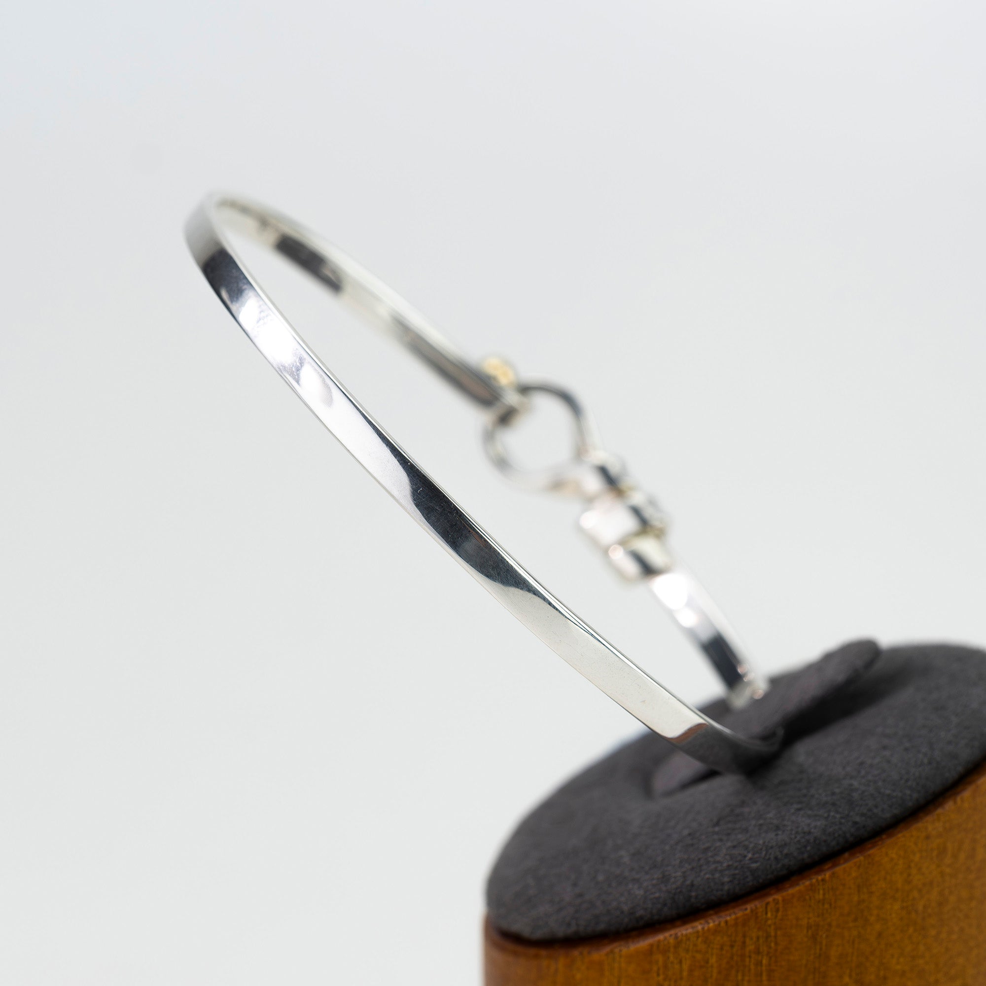 ティファニー TIFFANY&Co. フック&アイ ラブノット バングル シルバー ゴールド コンビ 925 750【箱付】