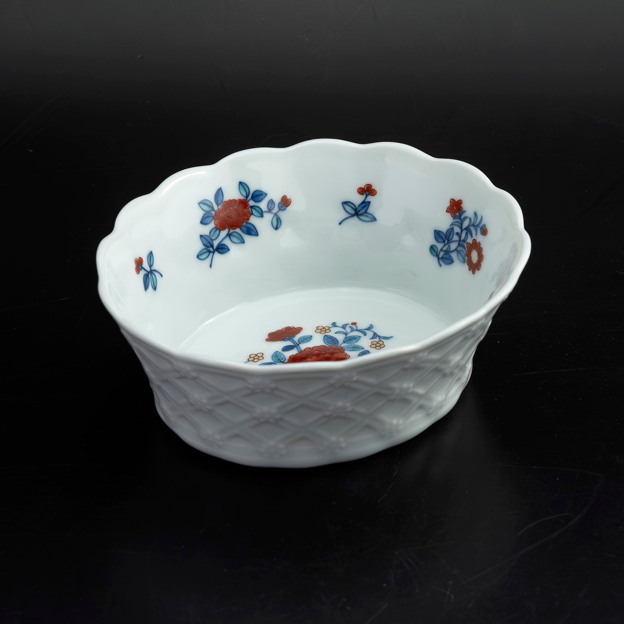 今泉今右衛門 錦花画 ボンボン入れ 濁手 色絵磁器 菓子器 小鉢 輪花鉢 有田焼 花文様 名窯 和食器 伝統工芸