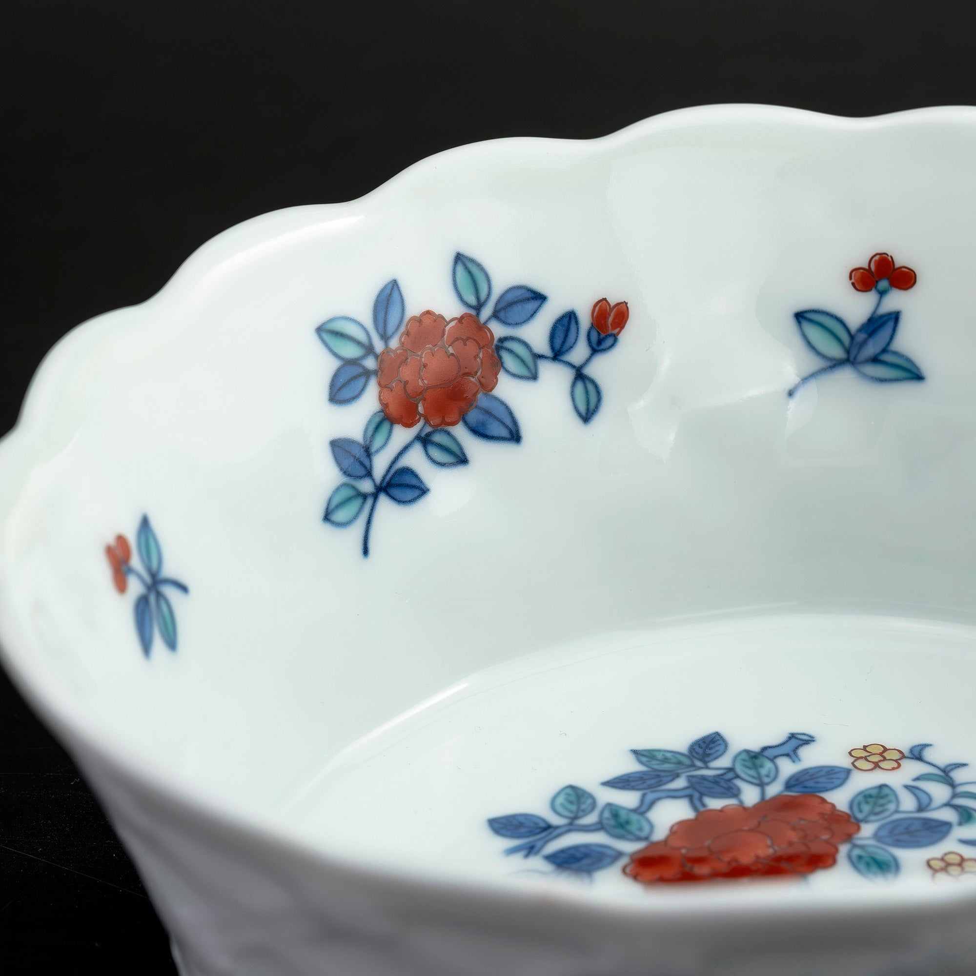 今泉今右衛門 錦花画 ボンボン入れ 濁手 色絵磁器 菓子器 小鉢 輪花鉢 有田焼 花文様 名窯 和食器 伝統工芸