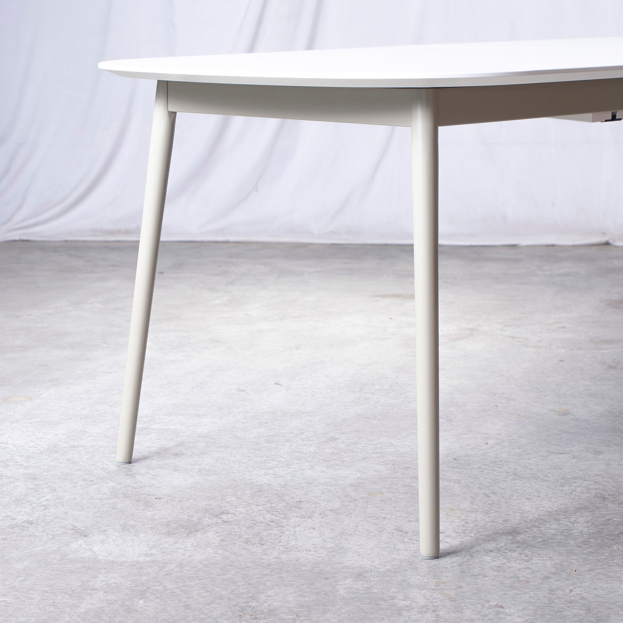 BoConcept Kingston エクステンションダイニングテーブル 伸長式 ホワイト アッシュグレー