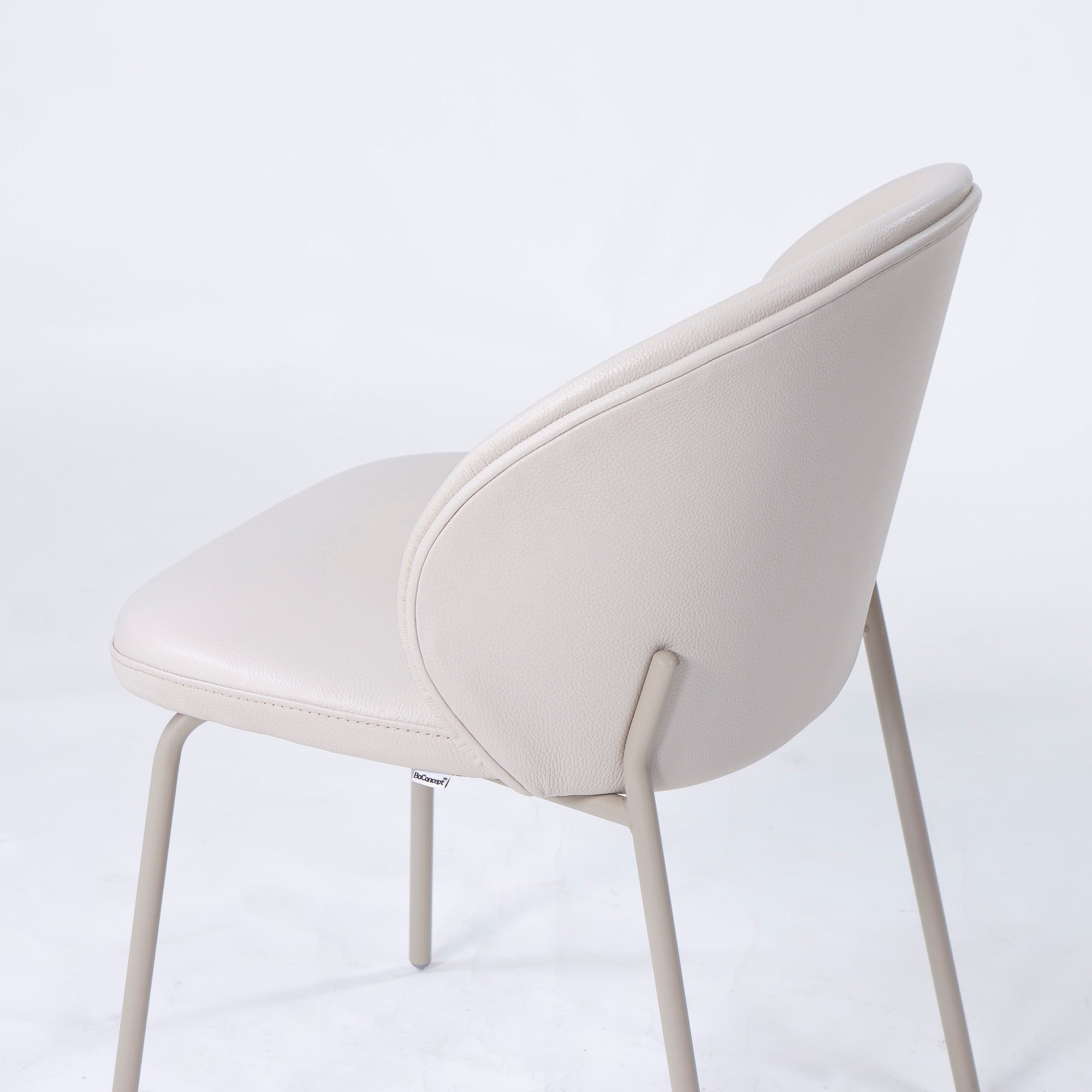 BoConcept Princeton ダイニングチェア(1) レザー ライトベージュ系 マットアッシュグレー メタル脚