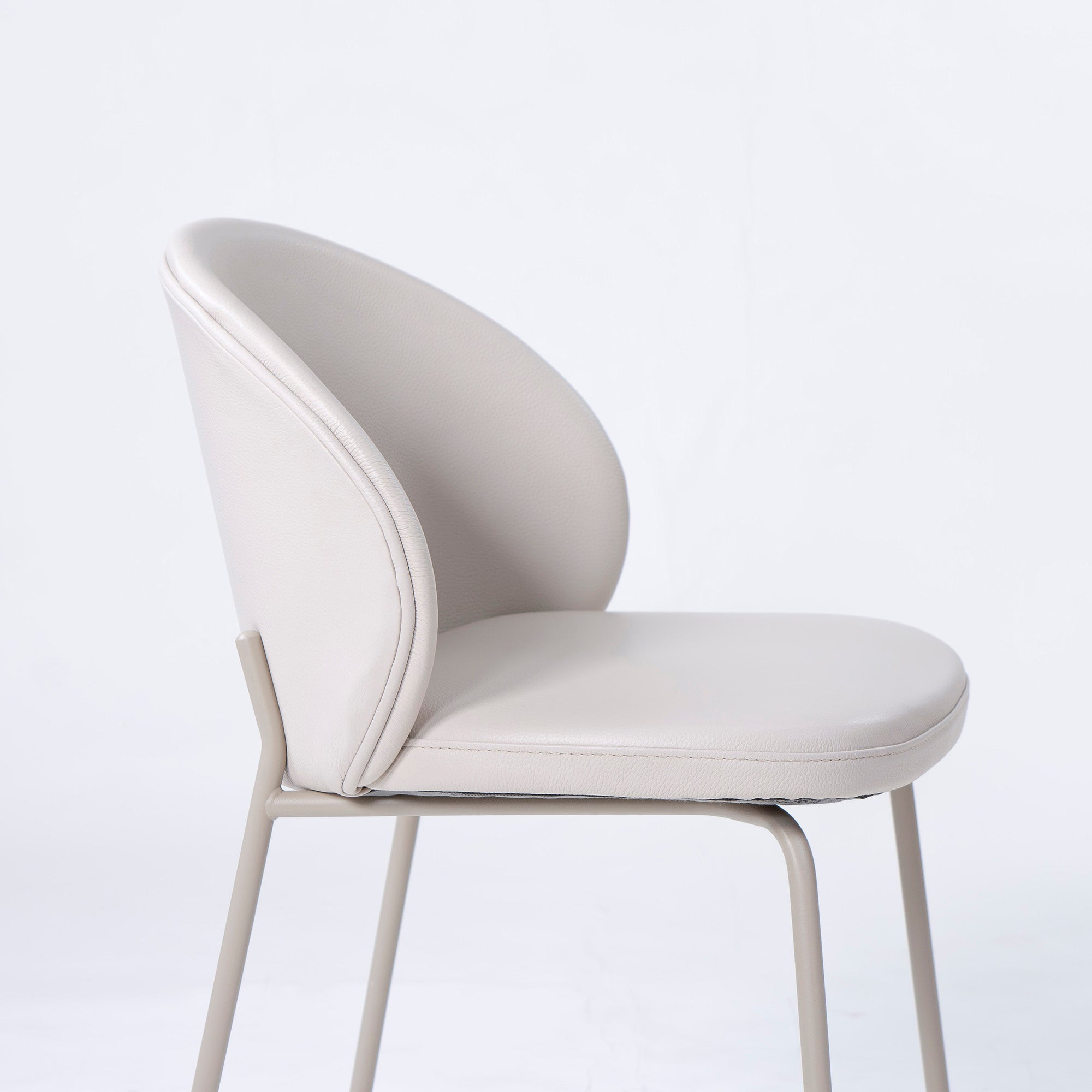 BoConcept Princeton ダイニングチェア(2) レザー ライトベージュ系 マットアッシュグレー メタル脚