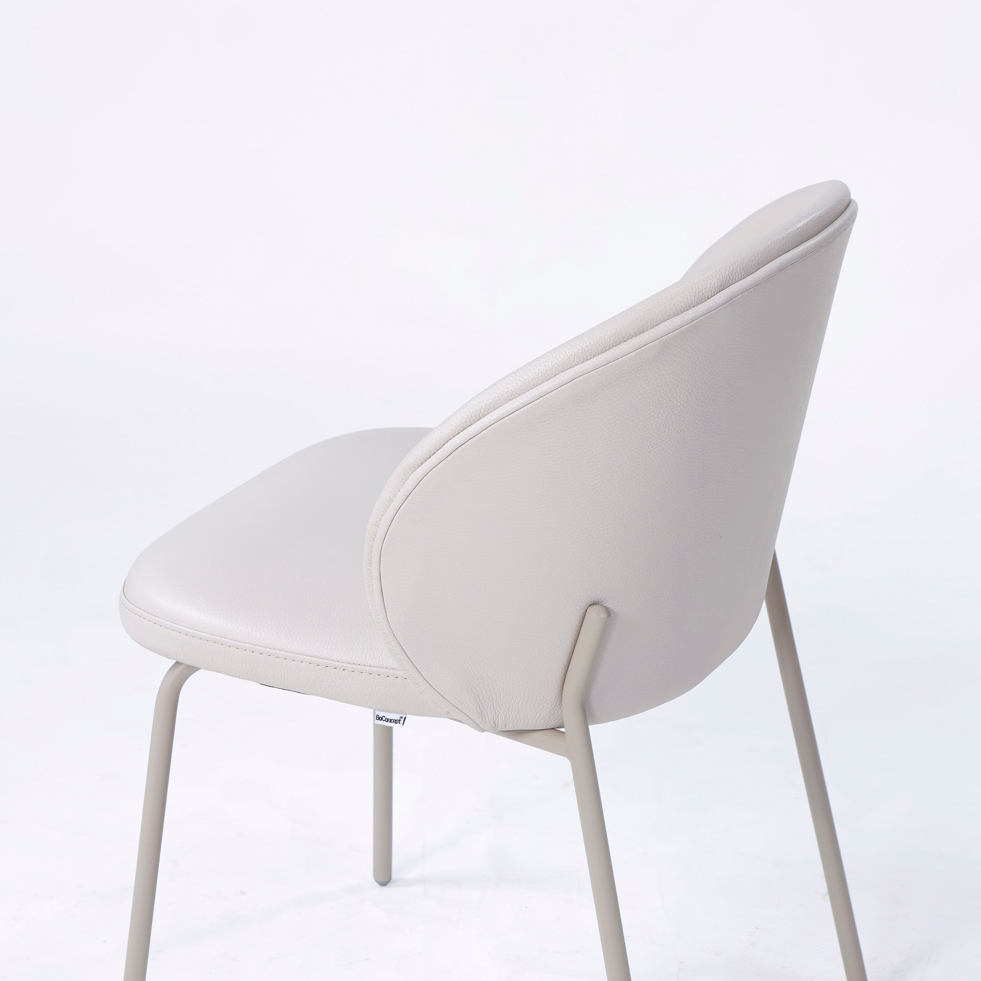 BoConcept Princeton ダイニングチェア(2) レザー ライトベージュ系 マットアッシュグレー メタル脚