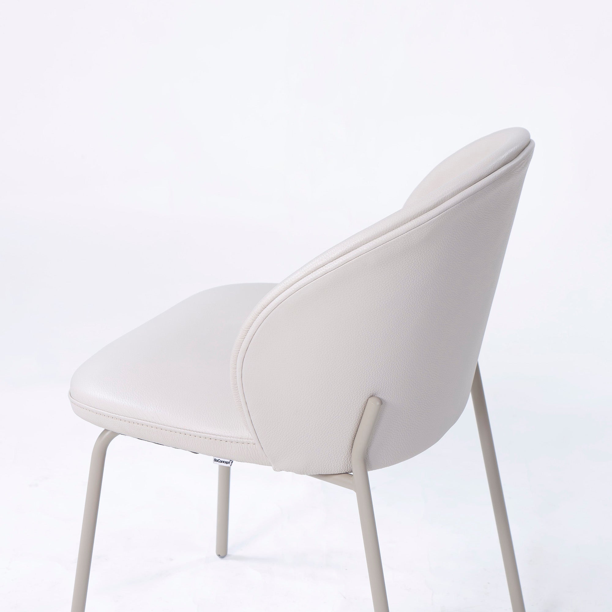BoConcept Princeton ダイニングチェア(6) レザー ライトベージュ系 マットアッシュグレー メタル脚